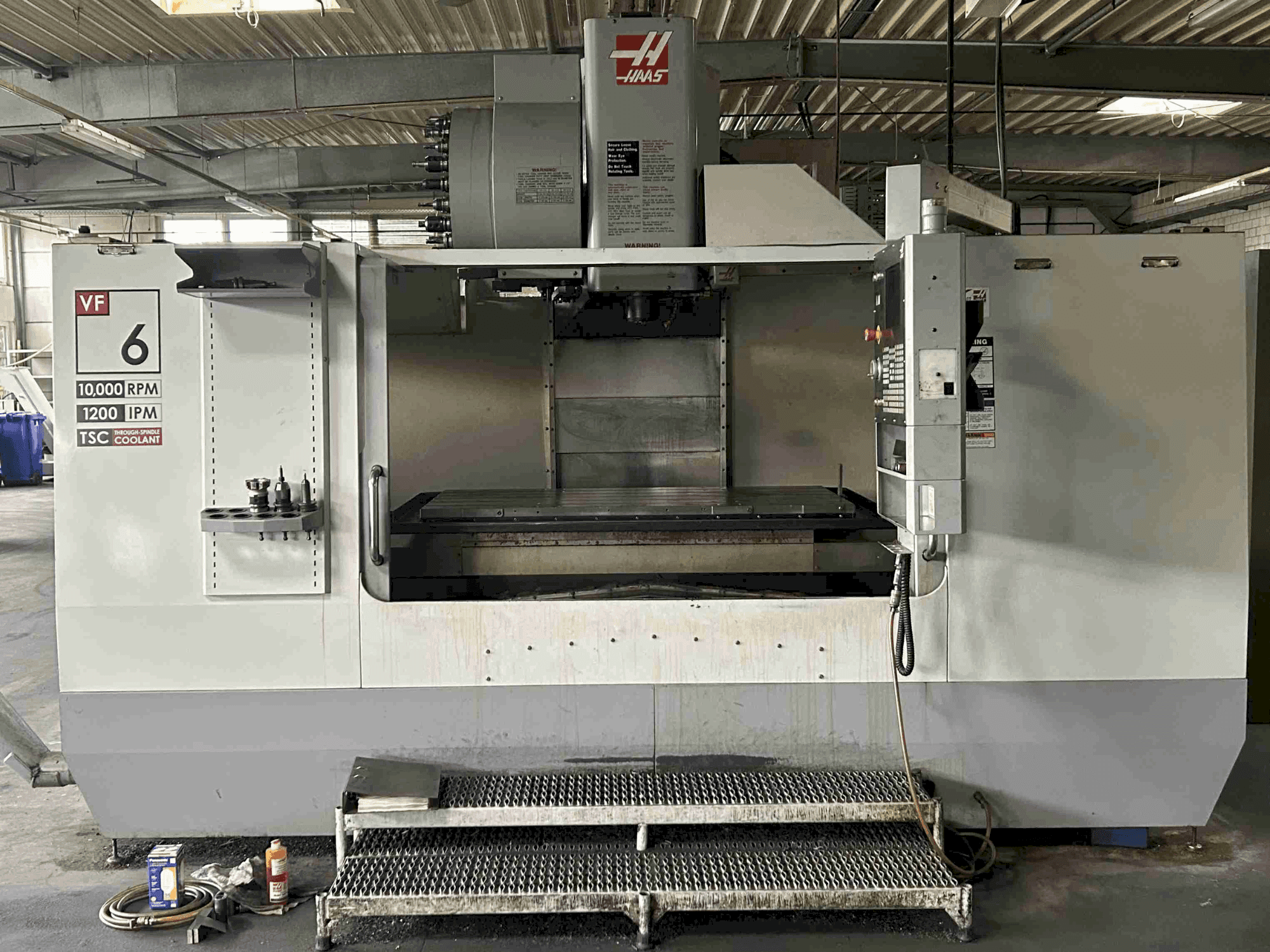 Vista Frontal da HAAS VF 6 BHE máquina
