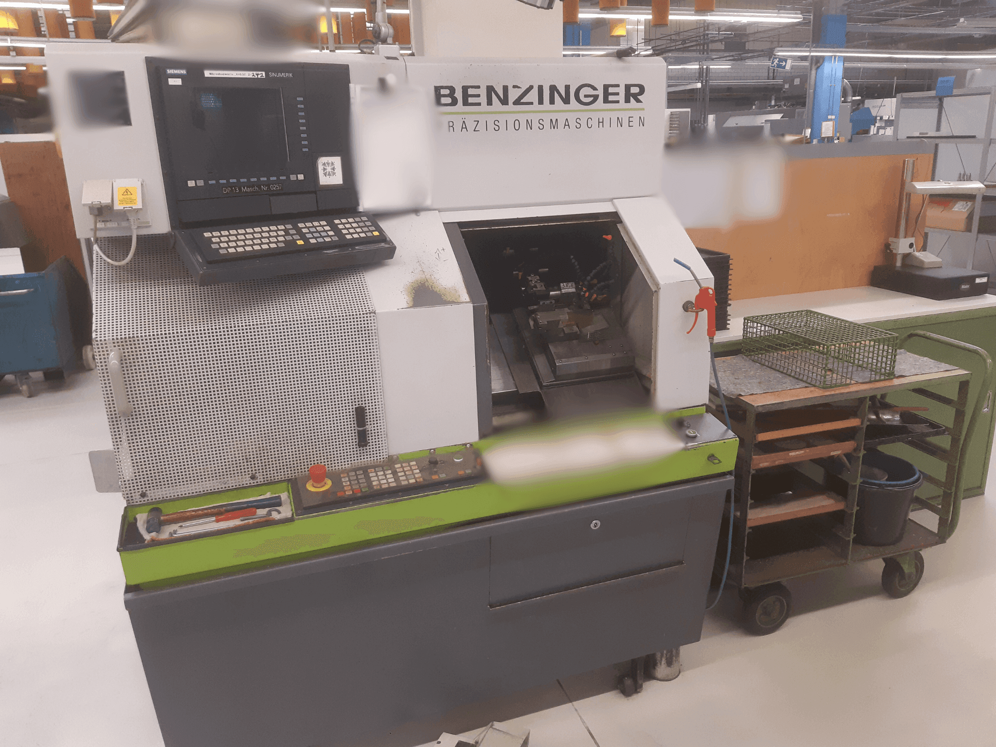 Vista Frontal da Benzinger TNC-L máquina
