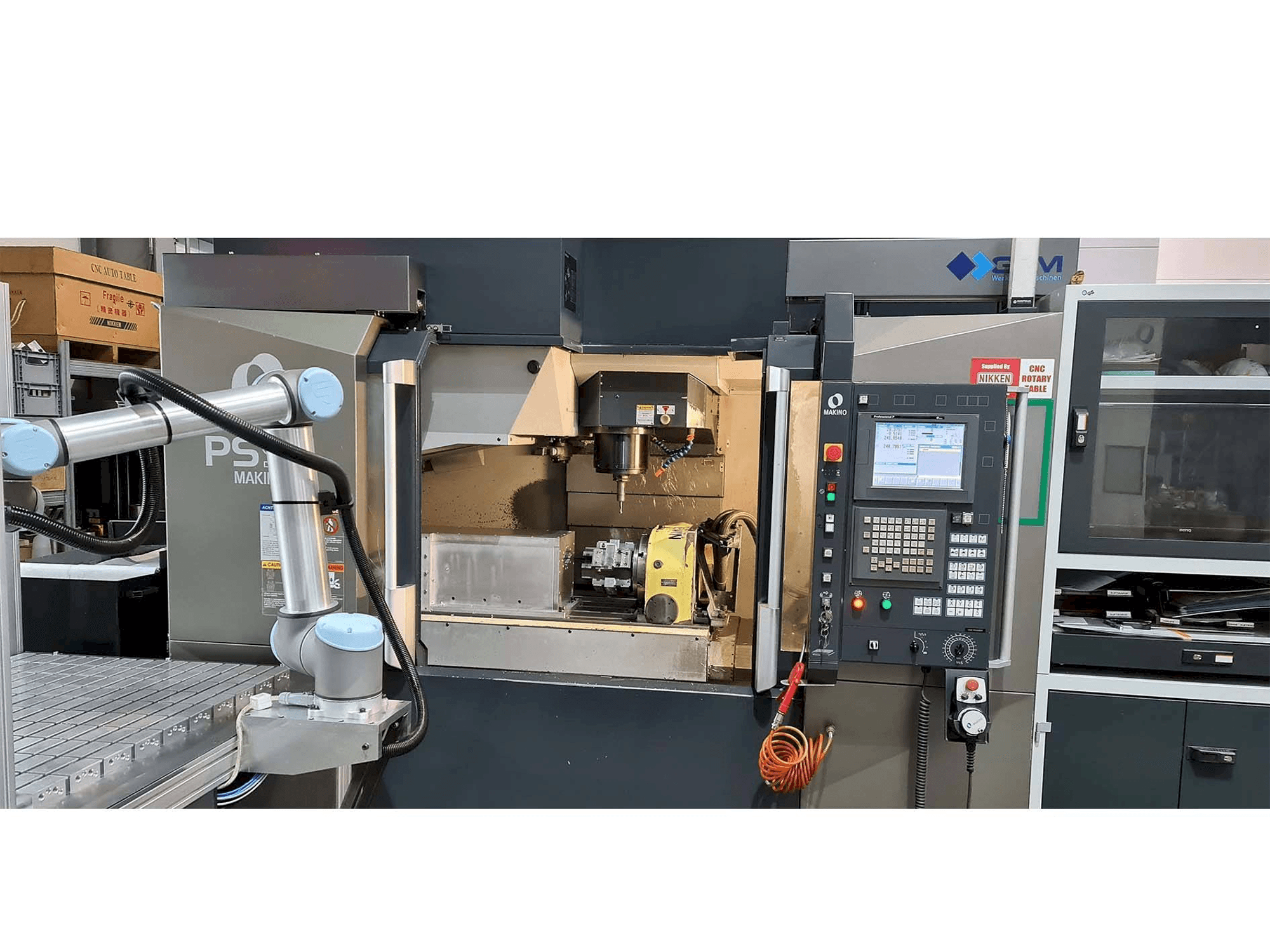 Vista Frontal da Makino PS95 máquina