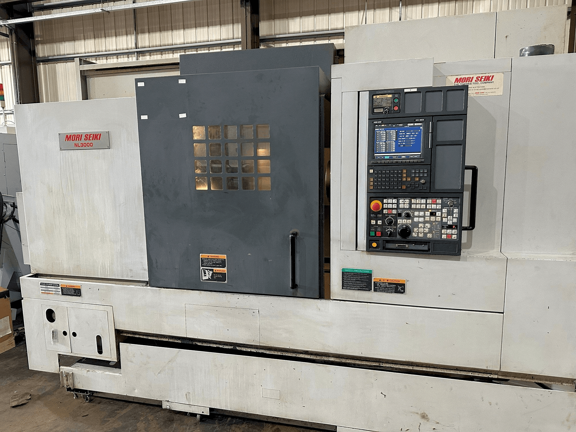 Vista Frontal da MORI SEIKI NL3000Y/700 máquina