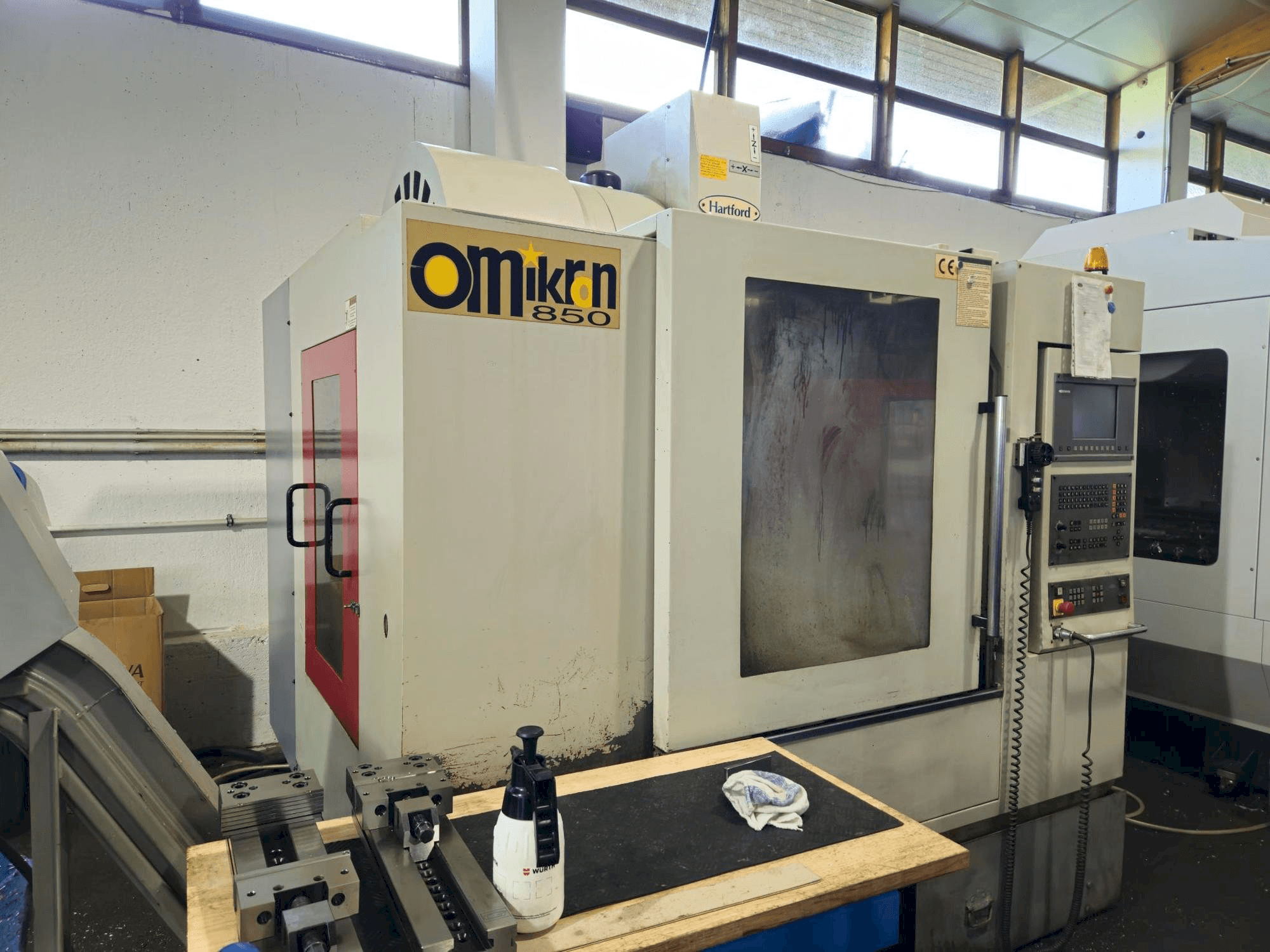 Vista Frontal da Hartford VMC 850AP máquina