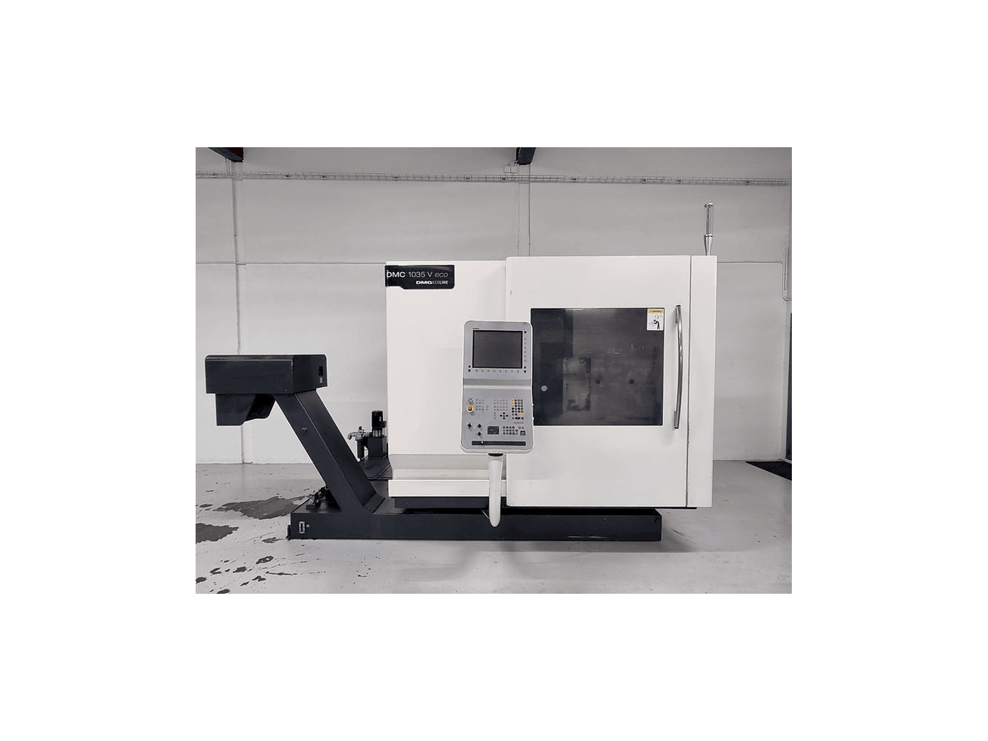 Vista Frontal da DMG MORI DMC 1035 V eco máquina