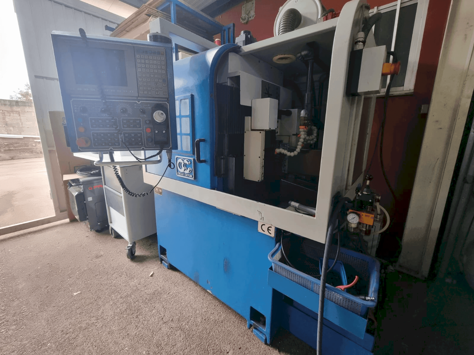 Vista Frontal da Chiah-Chyun CY-32M máquina