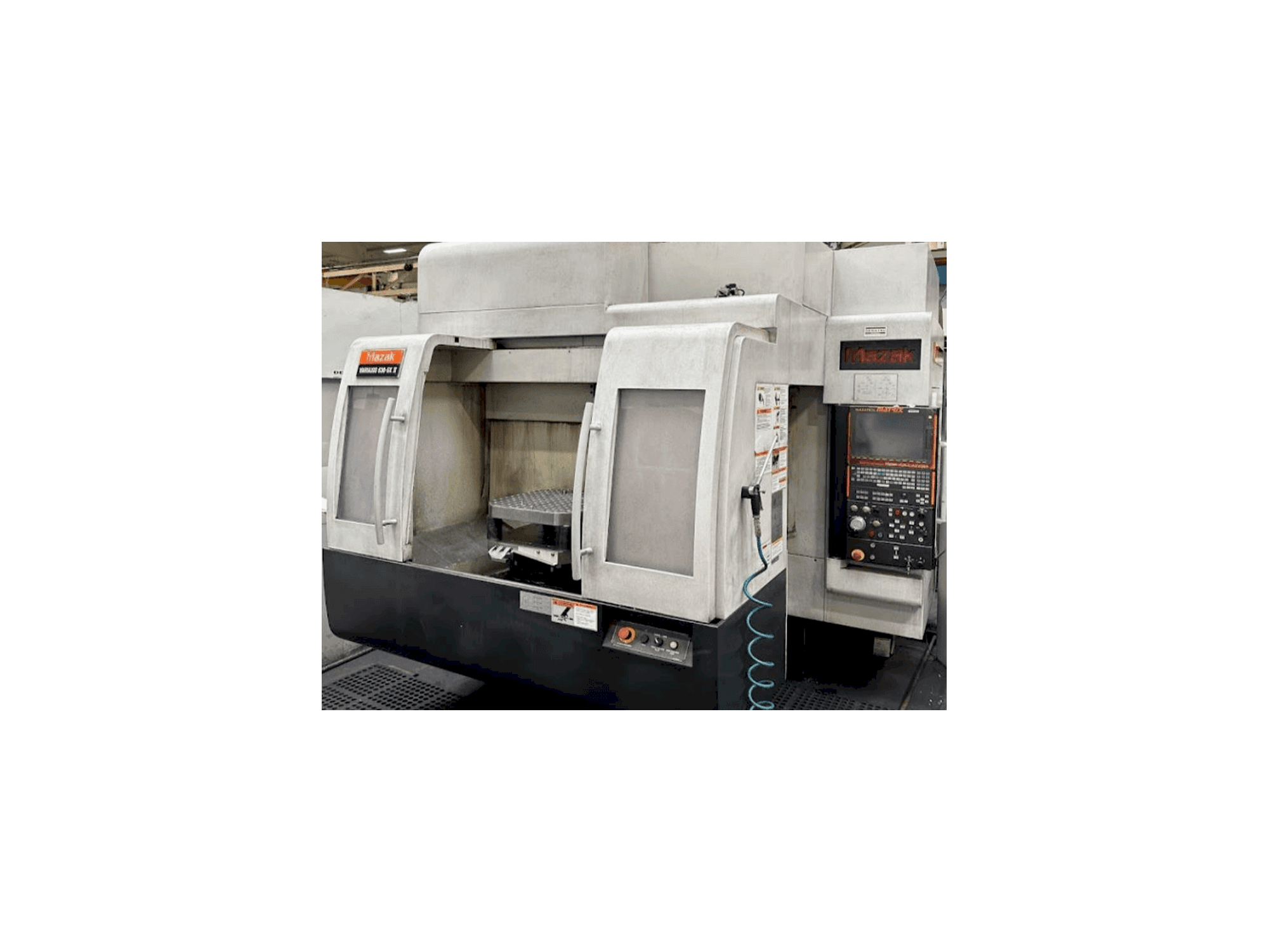 Vista Frontal da Mazak Variaxis 630-5X II máquina
