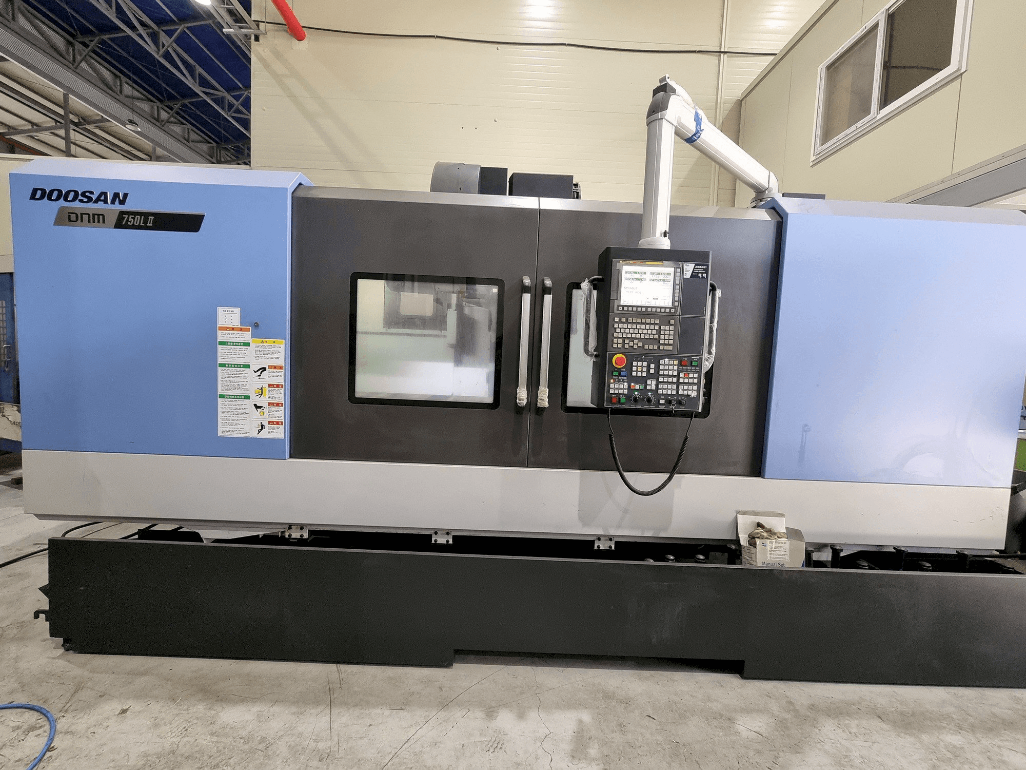 Vista Frontal da Doosan DNM 750L II máquina