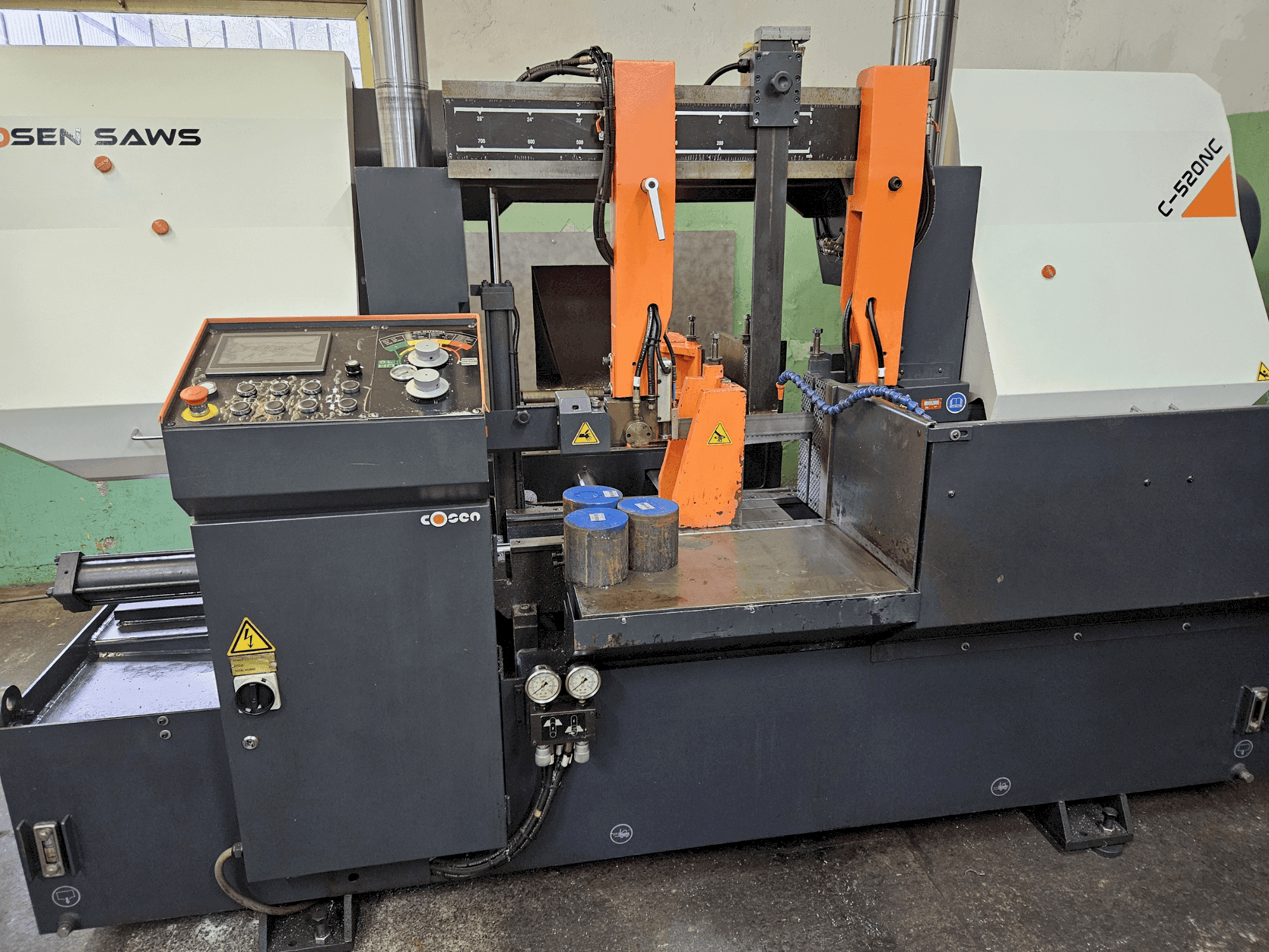 Vista Frontal da Cosen C-520CNC máquina