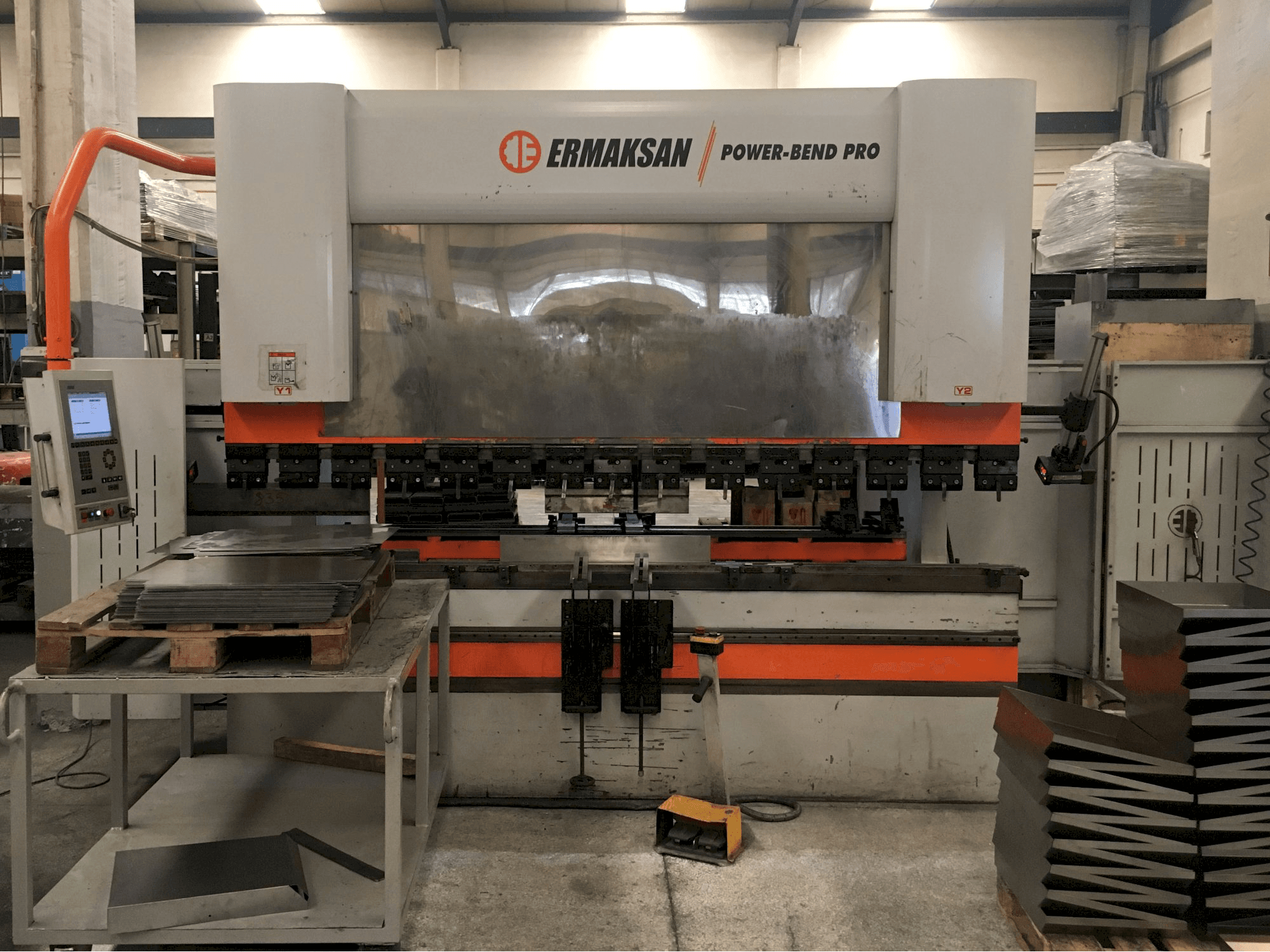 Vista Frontal da ERMAKSAN POWER-BEND PRO 3100x220 máquina