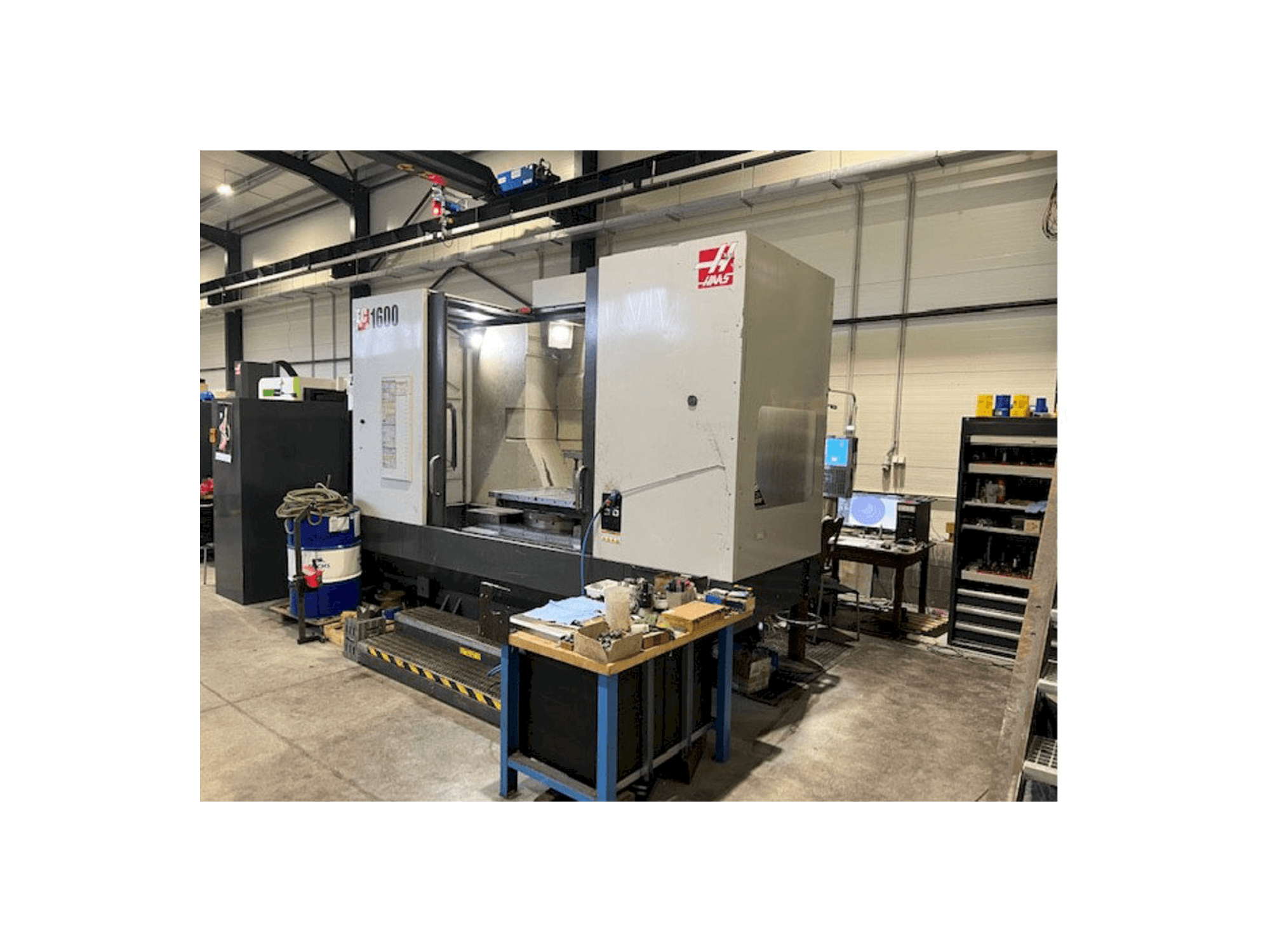 Vista Frontal da HAAS EC-1600 máquina