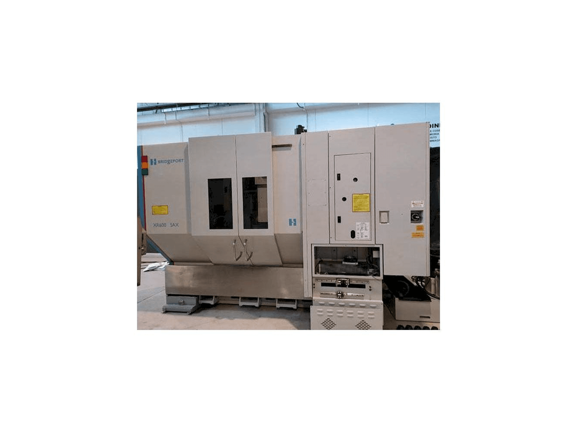 Vista Frontal da HARDINGE XR 600 5AX máquina