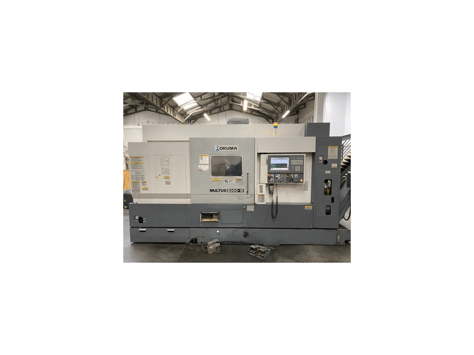Vista Frontal da Okuma MULTUS B300-W máquina