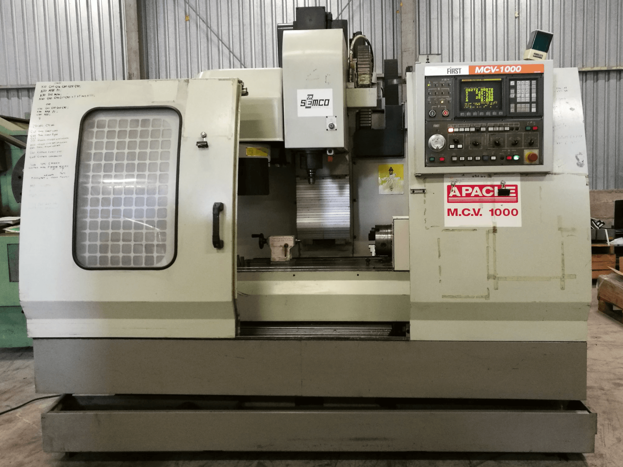 Vista Frontal da FIRST MCV-1000 máquina