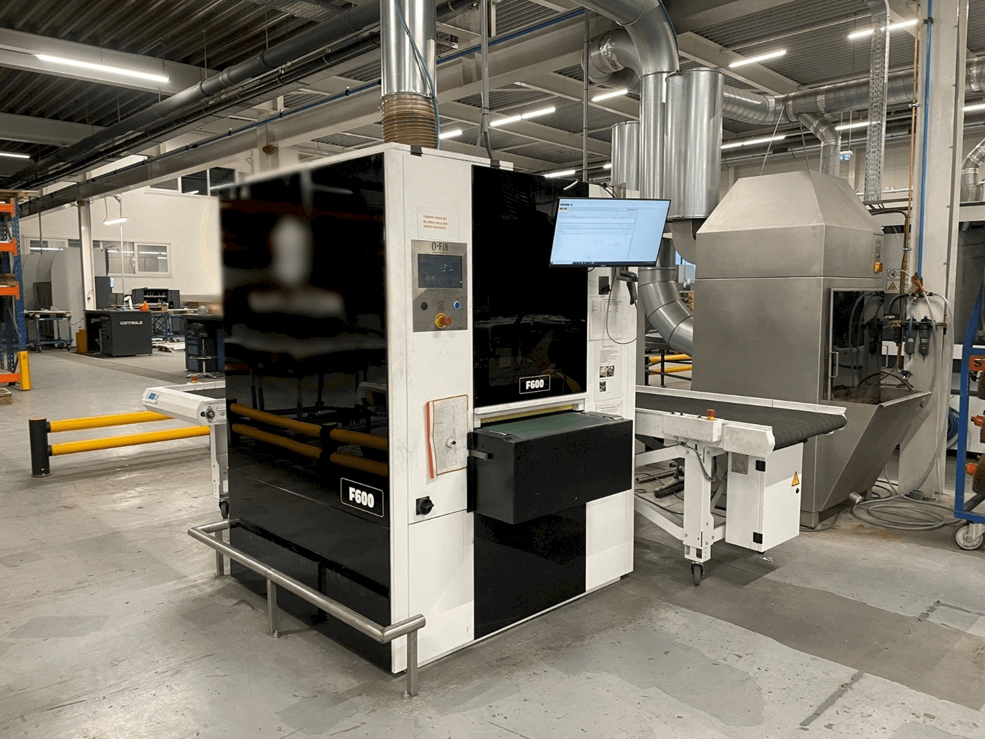 Vista Frontal da Q-FIN F600 máquina