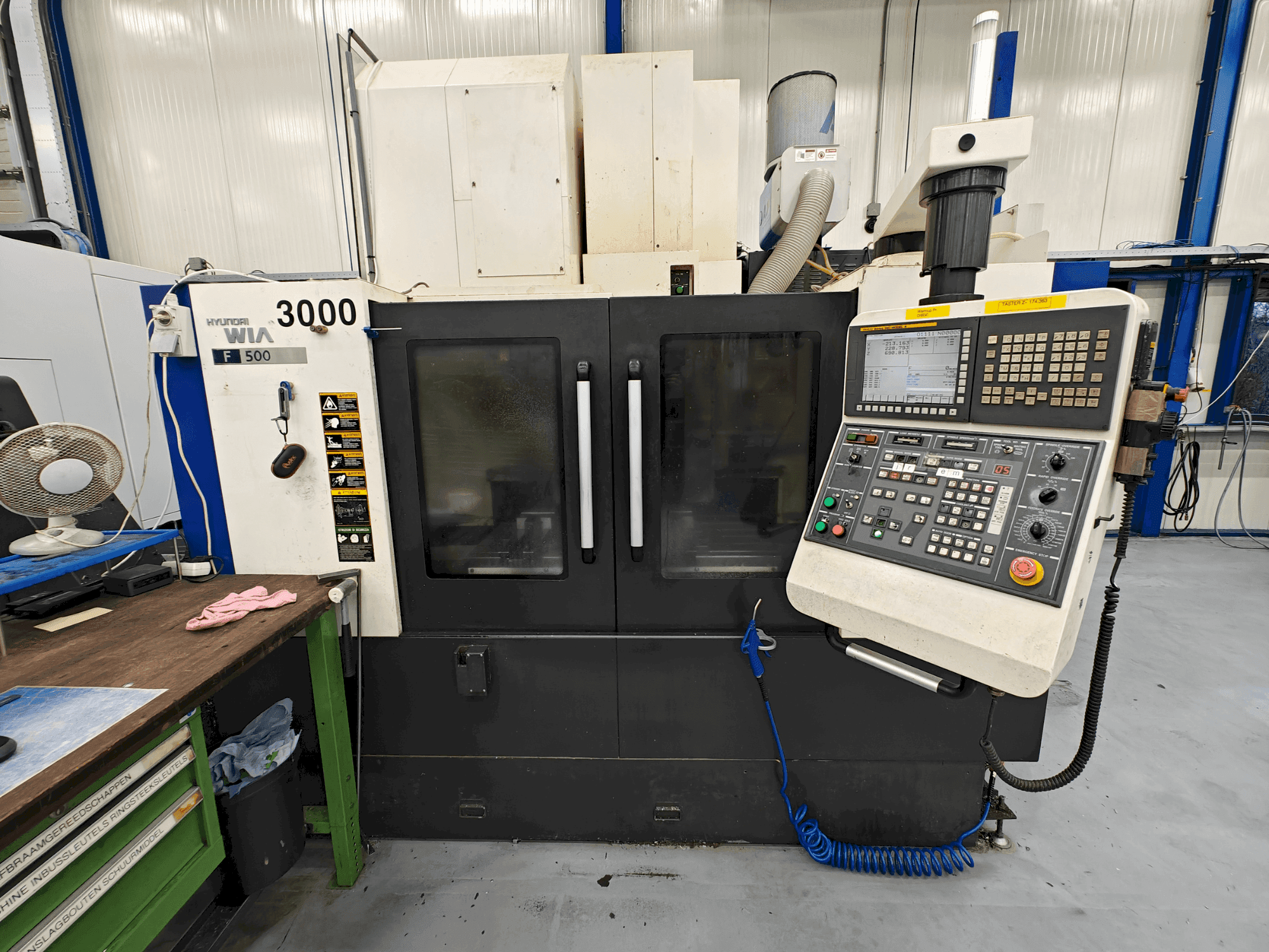 Vista Frontal da Hyundai Wia F500 máquina