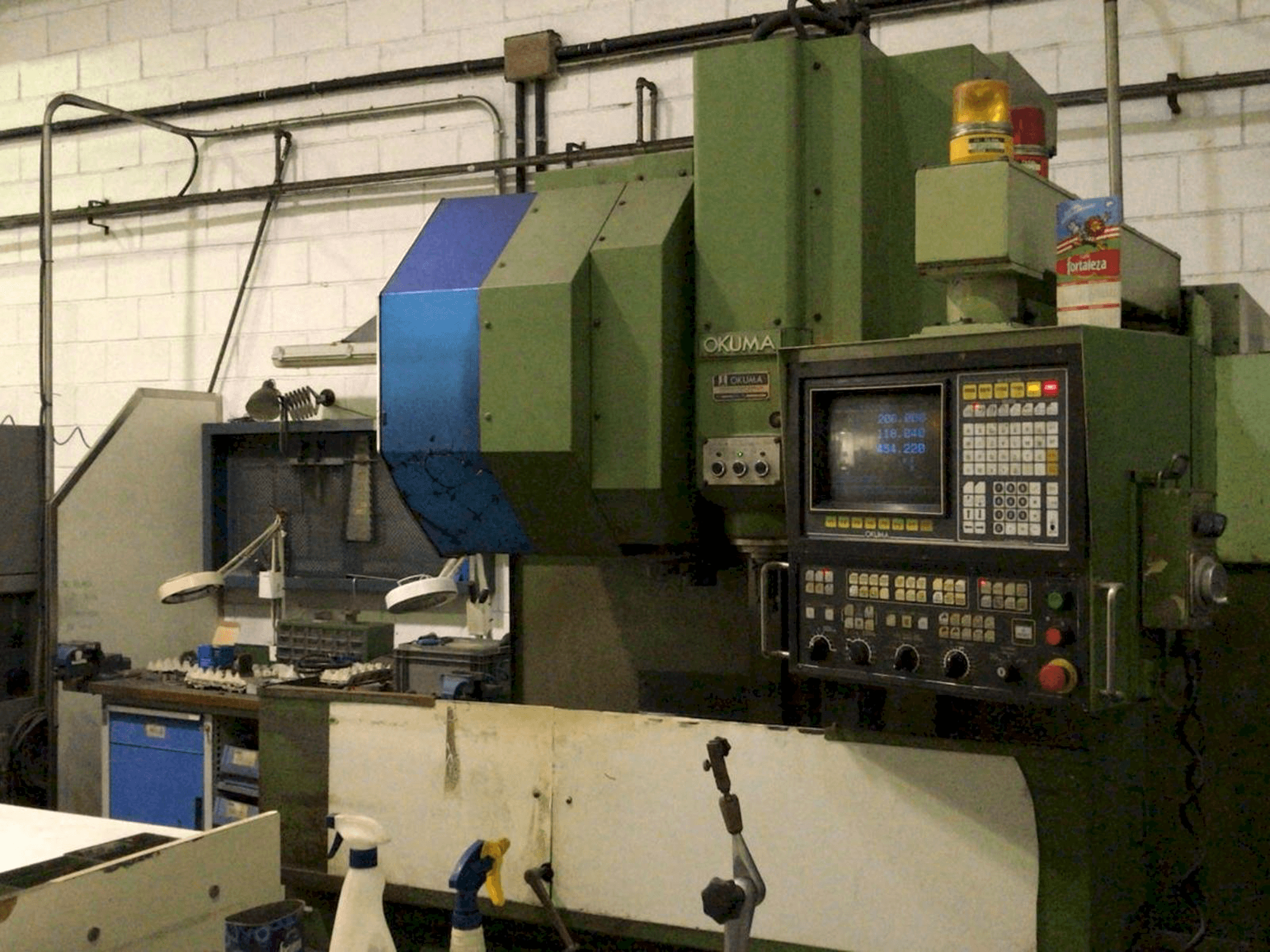 Vista Direita da Okuma MC-4VA máquina