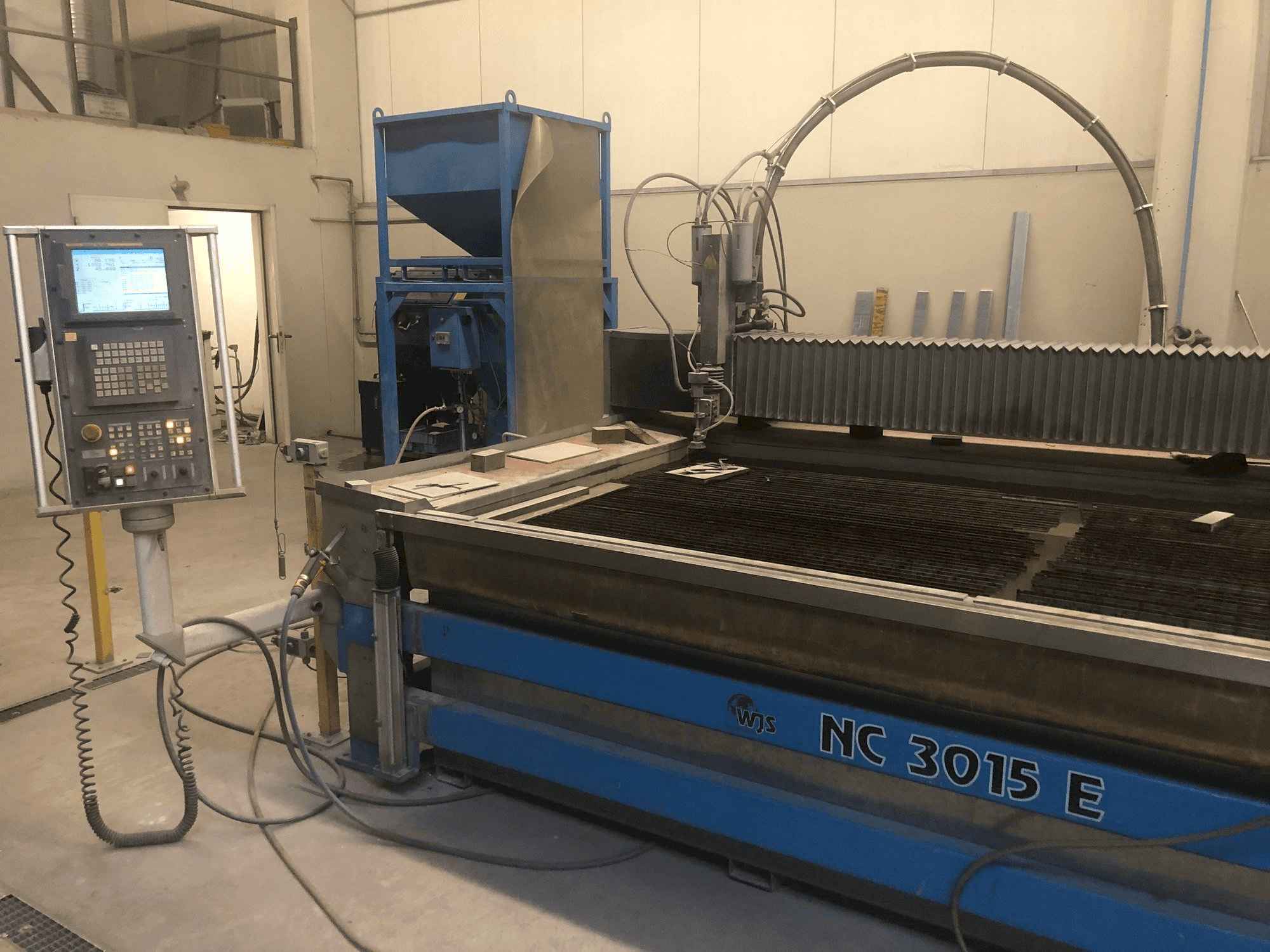 Vista Frontal da WJS NC 3015 E máquina