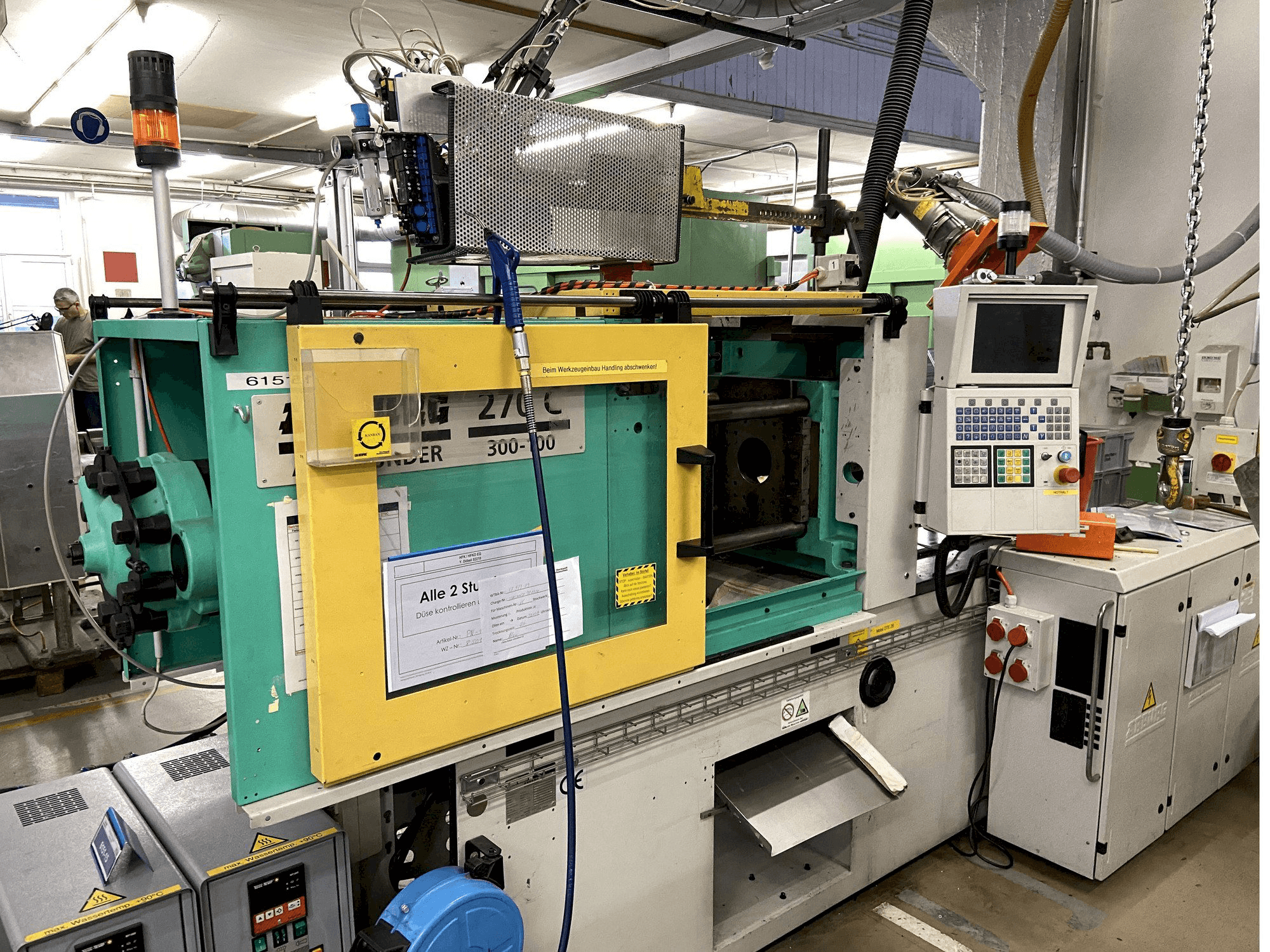 Vista Frontal da Arburg ALLROUNDER 270 C 300 - 100 máquina