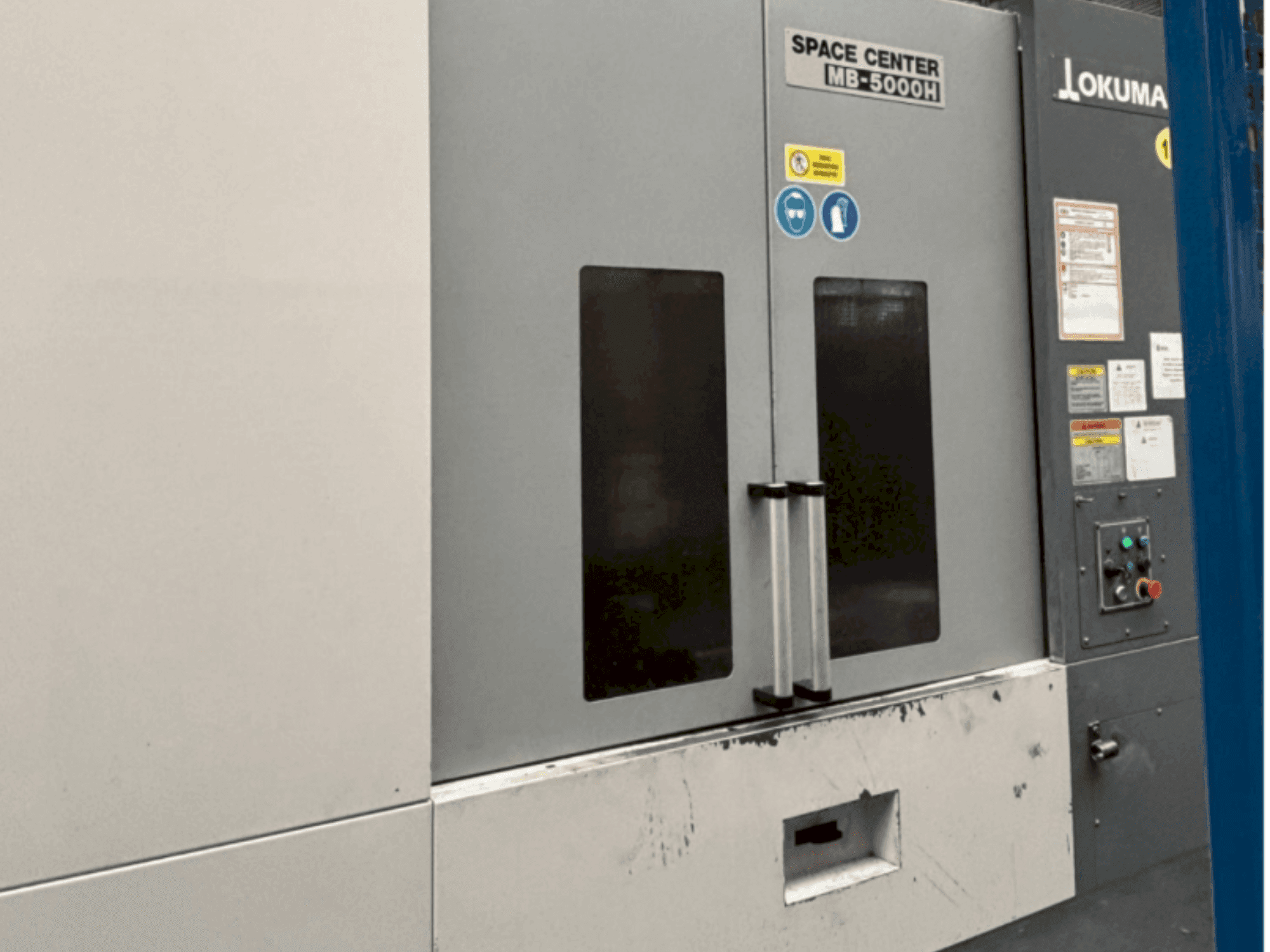 Vista Frontal da Okuma MB 5000H máquina