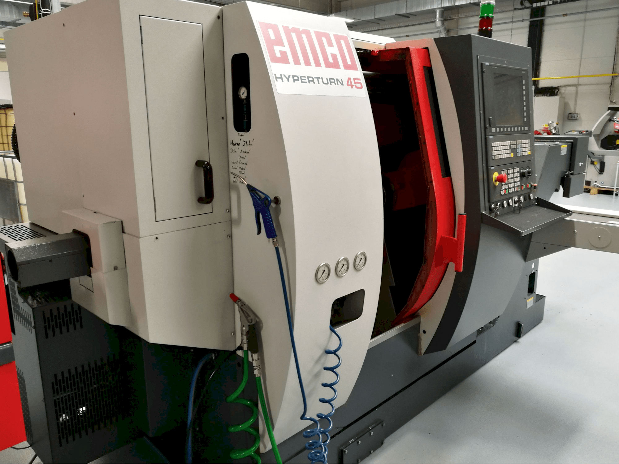 Vista Esquerda da EMCO HYPERTURN 45 máquina