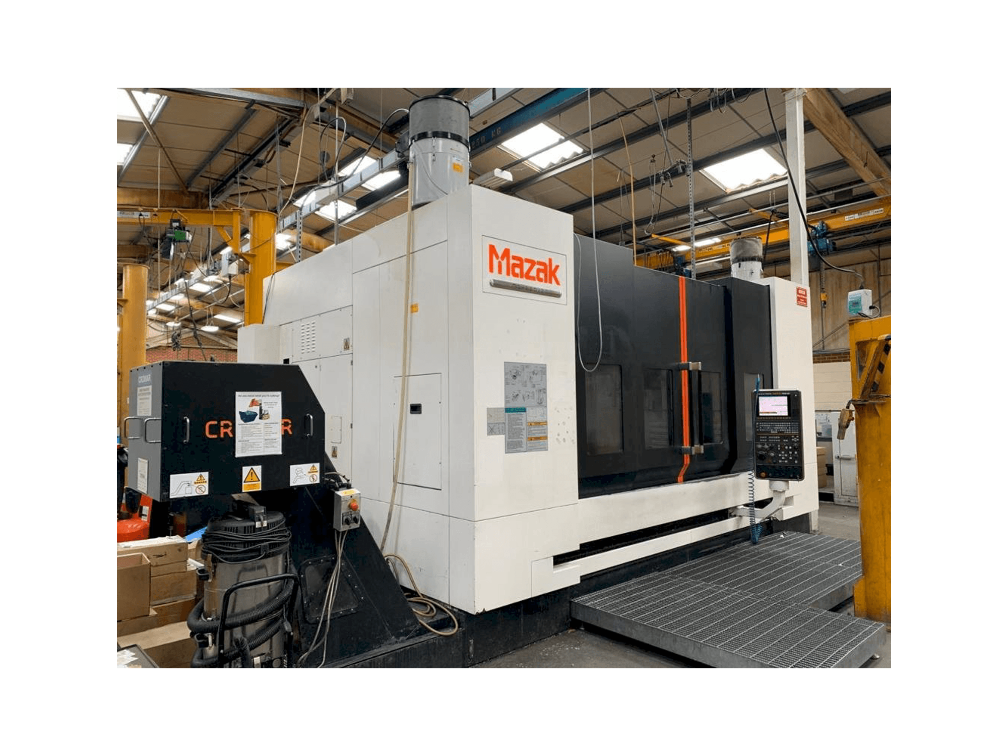Vista Frontal da Mazak VTC-820/30 máquina