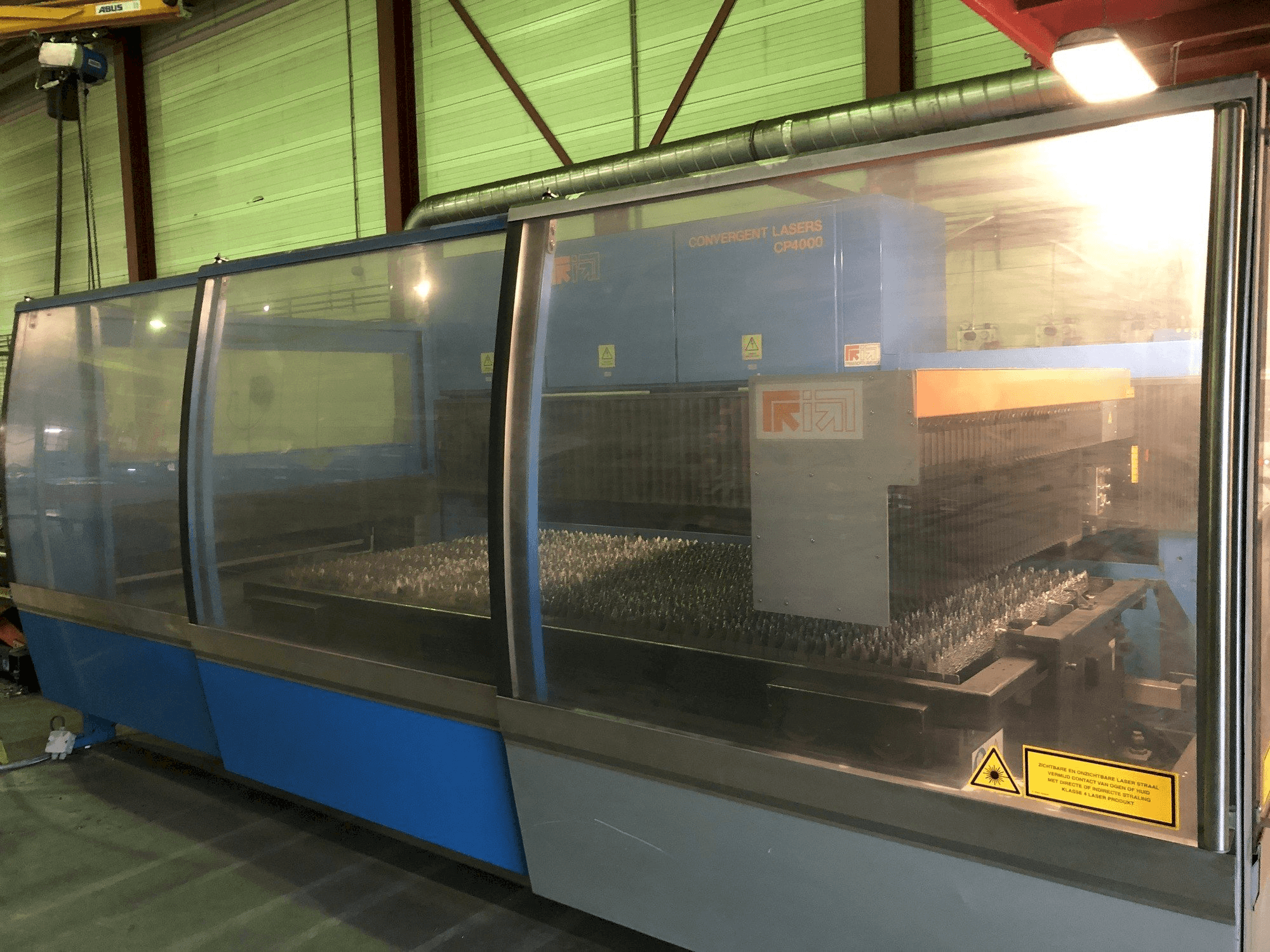 Vista Frontal da Prima Power Platino CP4000 máquina