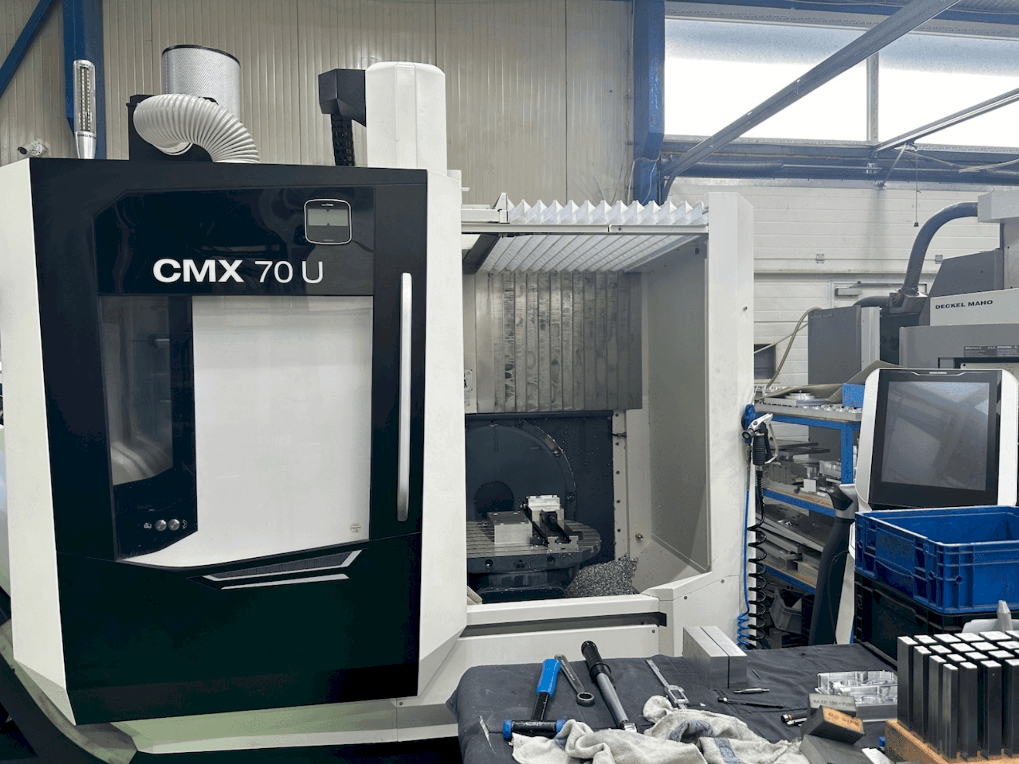 Vista Frontal da DMG MORI CMX 70 U máquina