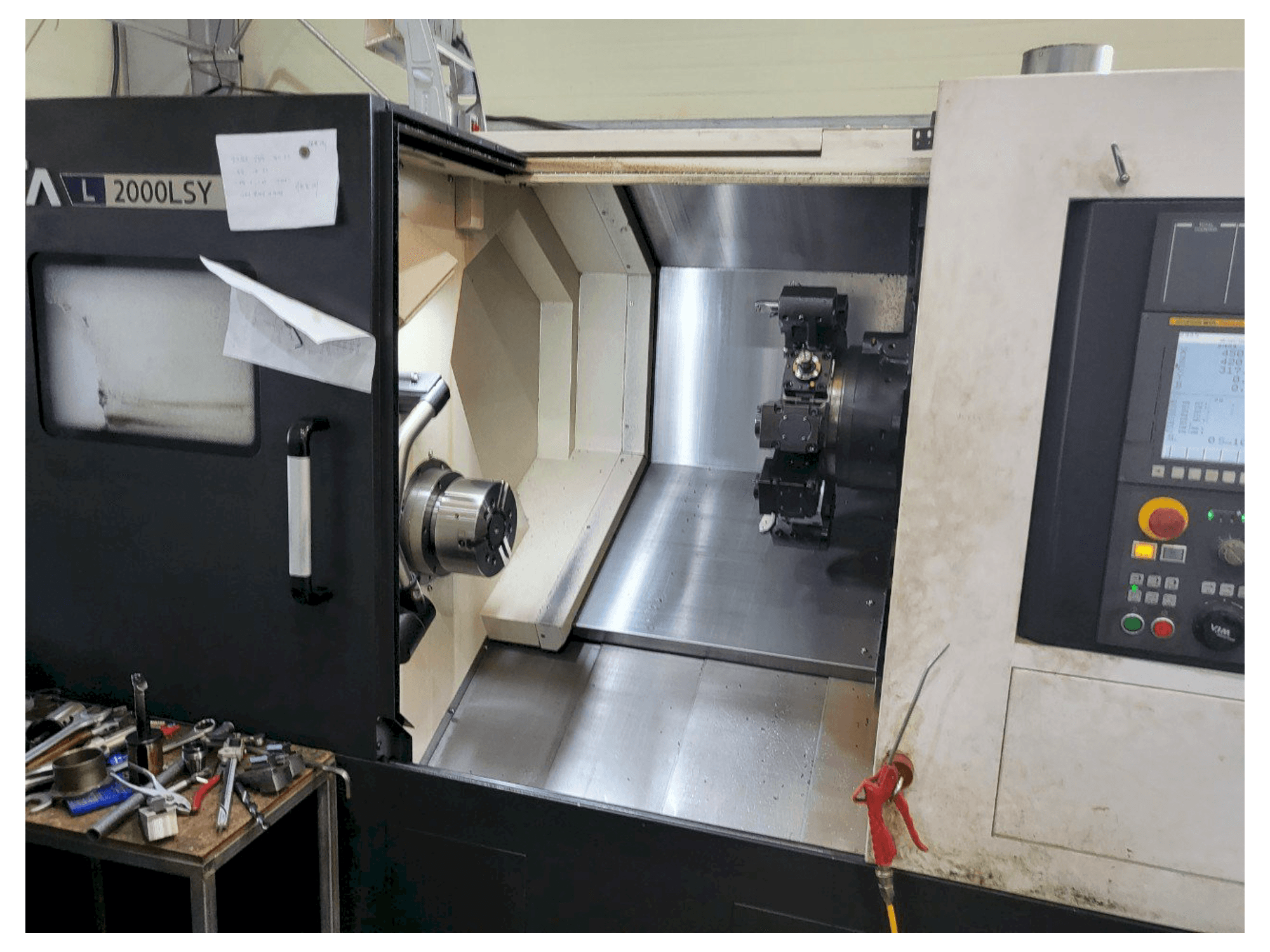 Vista Frontal da Hyundai Wia L2000LSY máquina