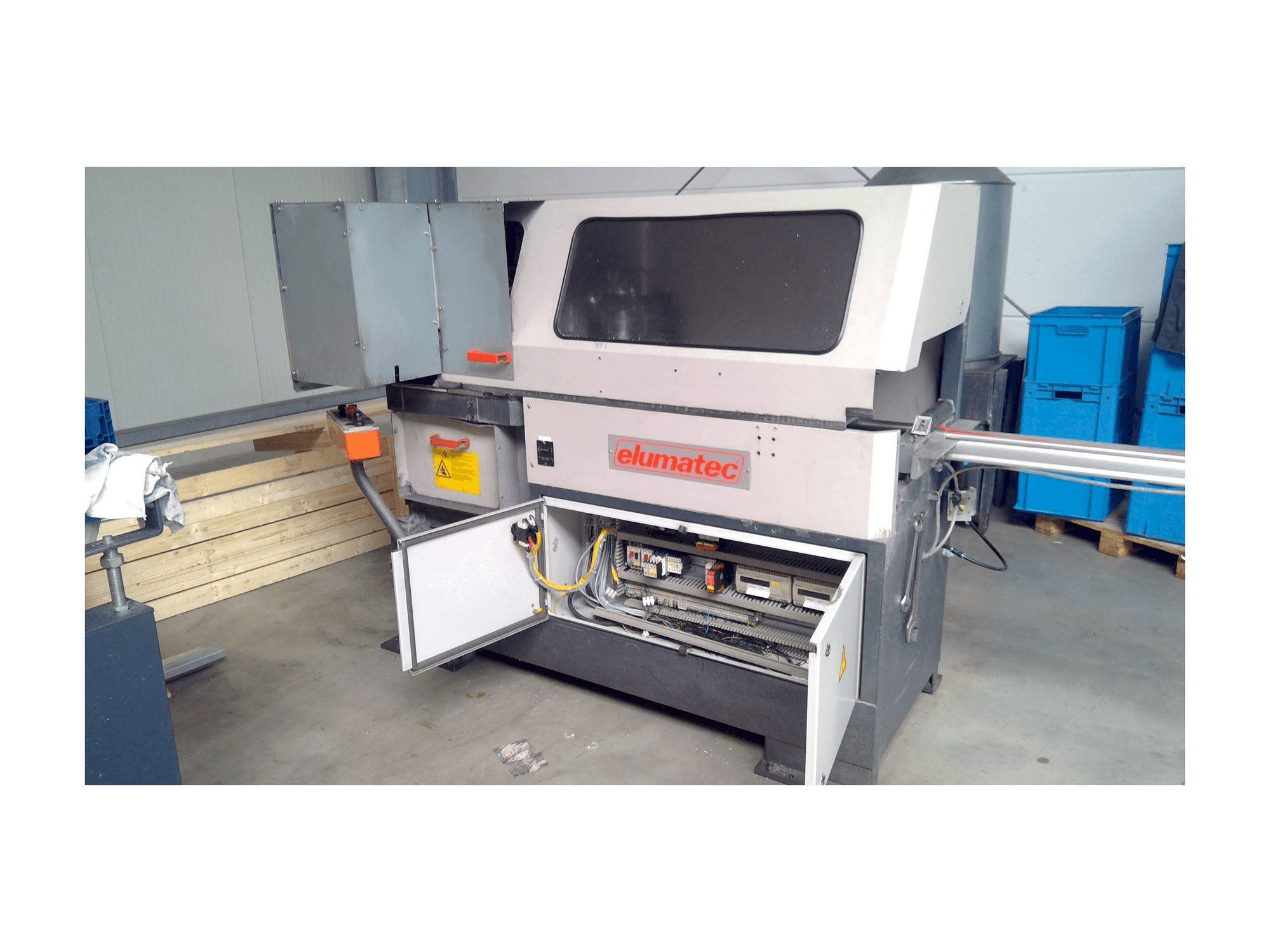 Vista Frontal da Elumatec SA 142/38 máquina