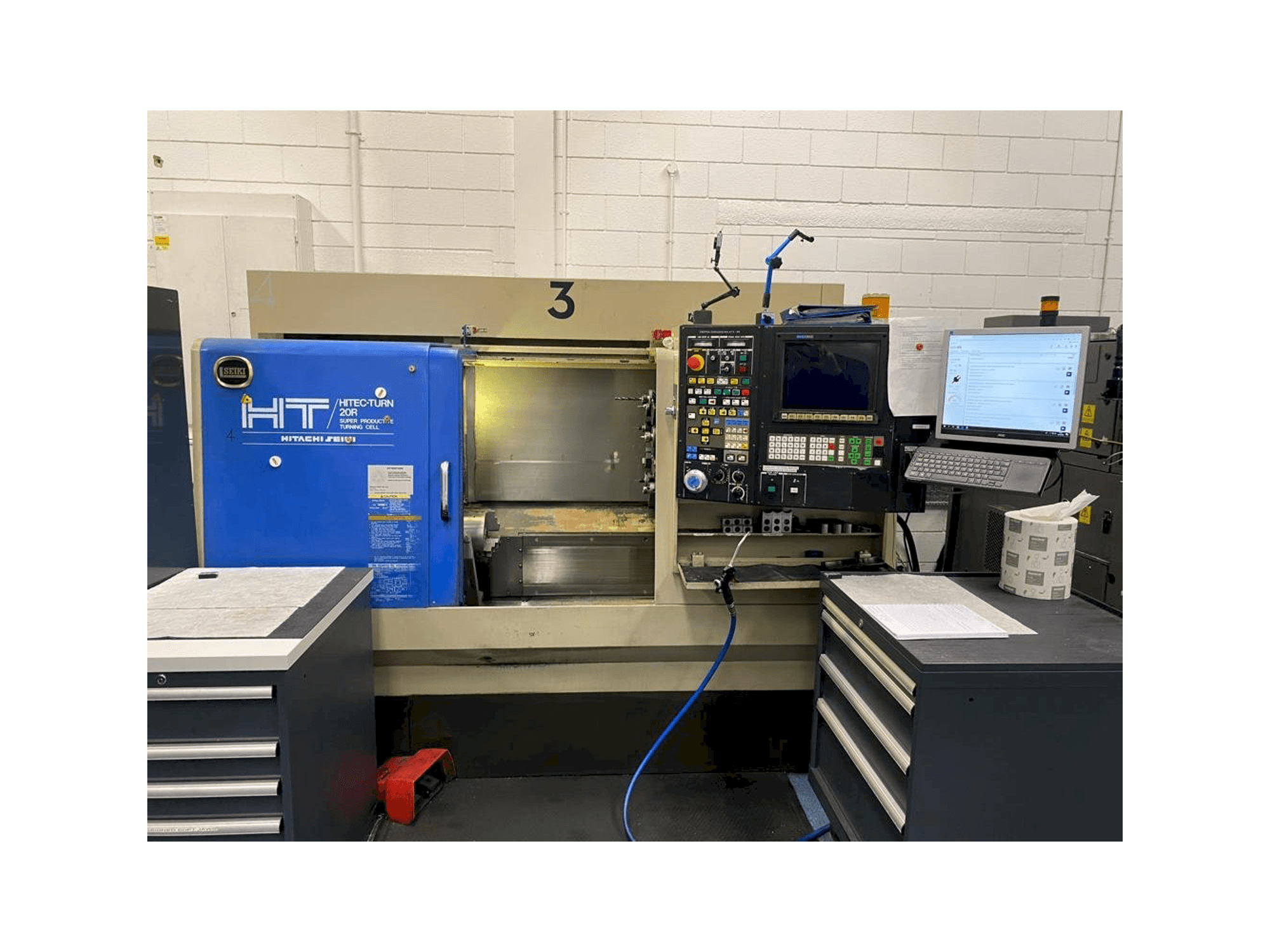 Vista Frontal da HITACHI SEIKI Hi Tech 20R máquina