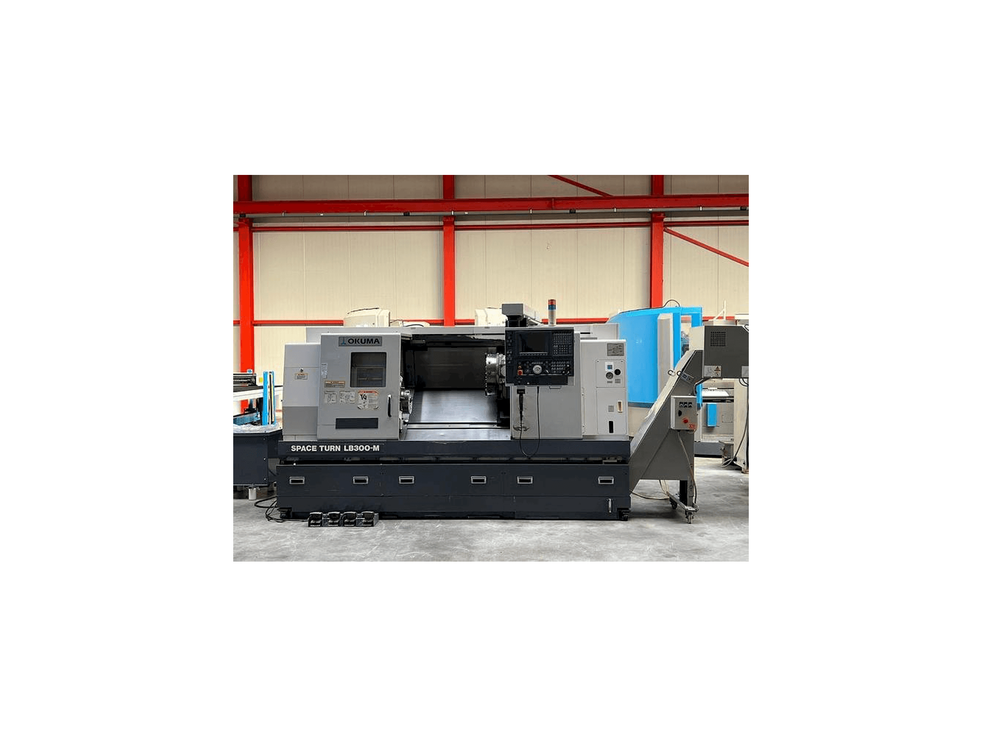 Vista Frontal da Okuma LB 300M máquina