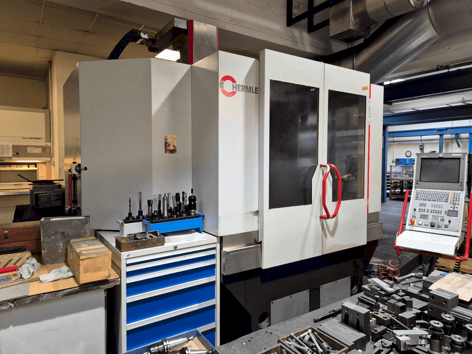 Vista Frontal da HERMLE C 1200 V máquina