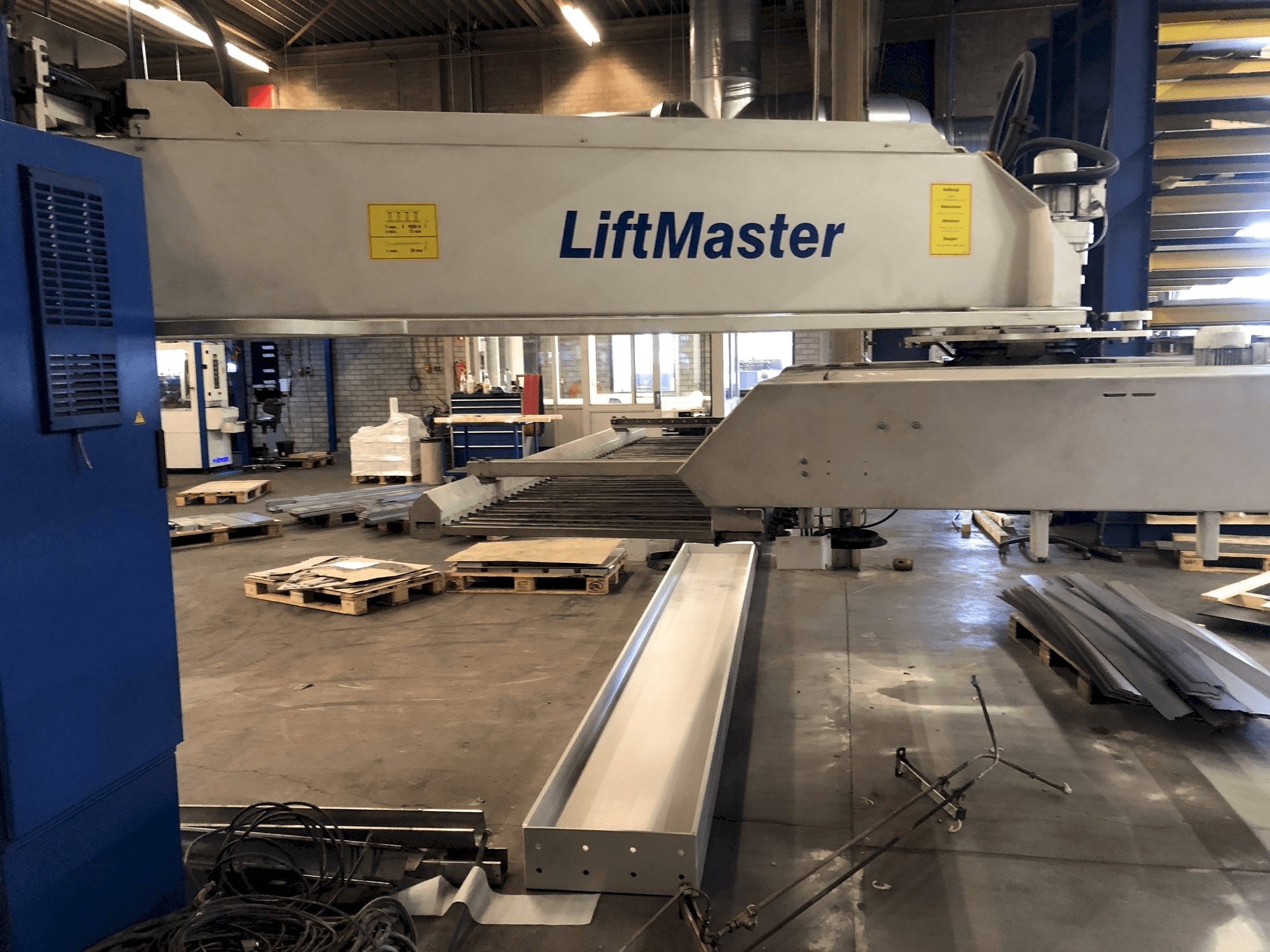 Vista Frontal da Trumpf Liftmaster máquina