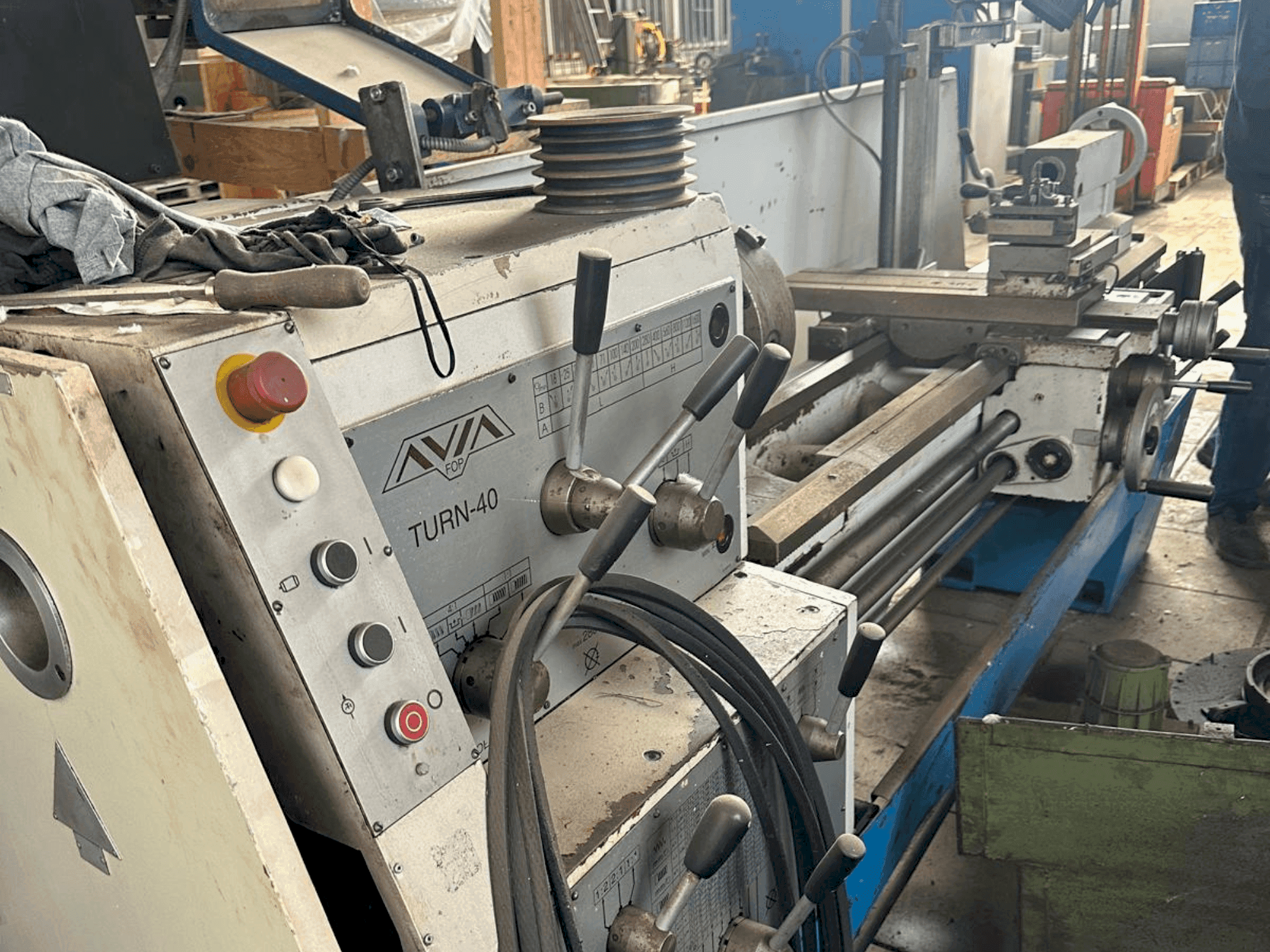 Vista Frontal da Avia TURN-40 máquina