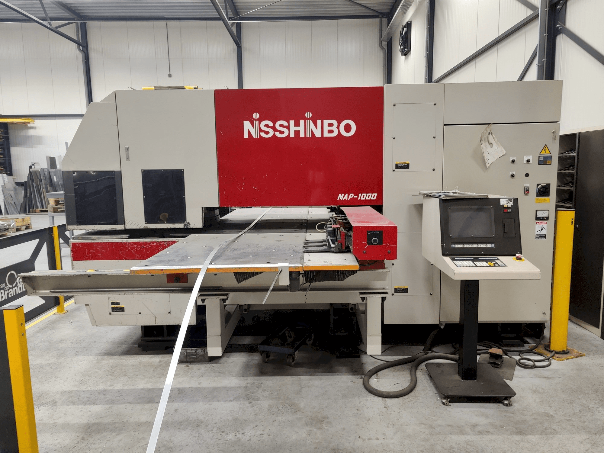 Vista Frontal da Nisshinbo MAP-1000 máquina