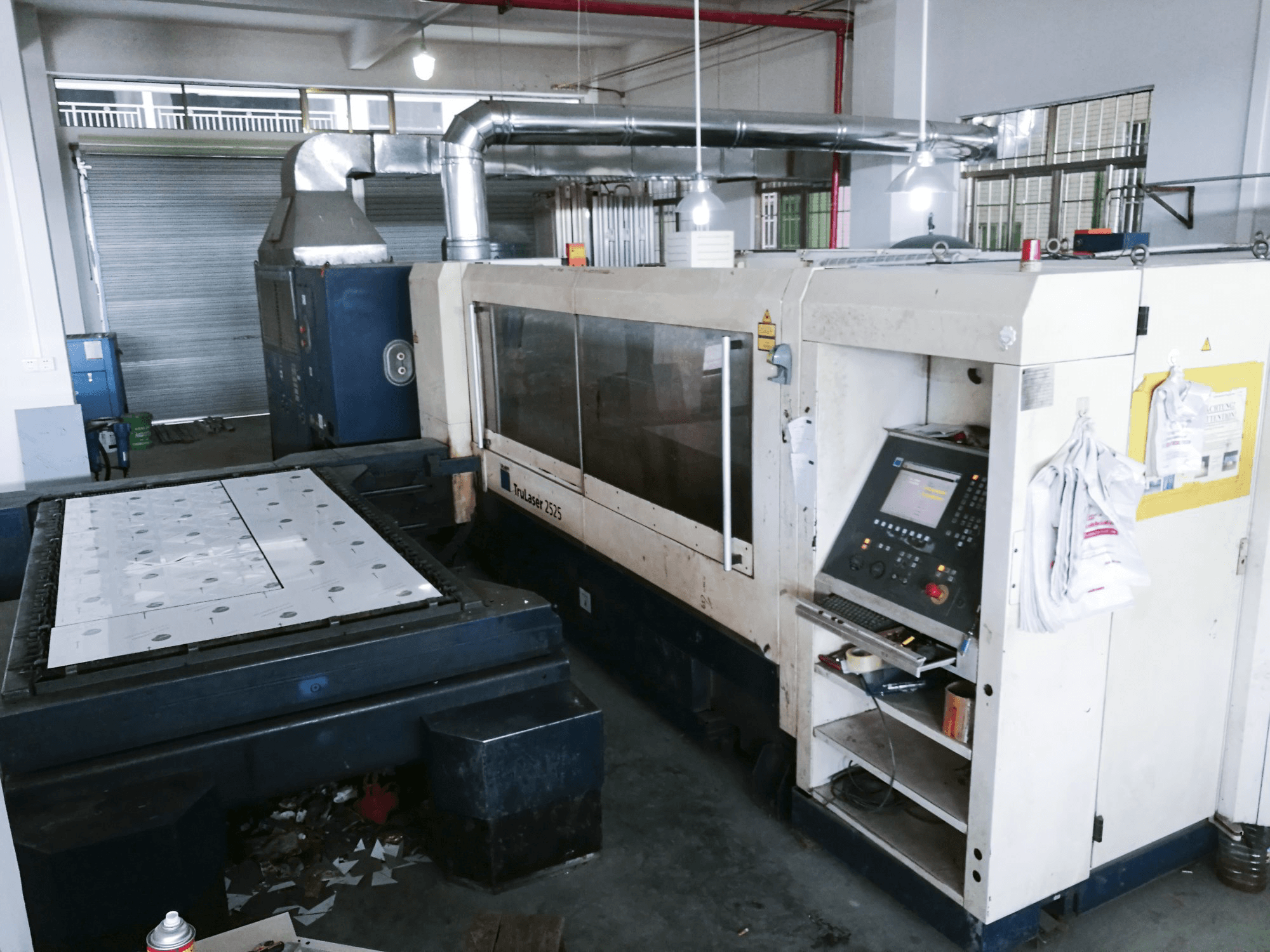 Vista Direita da Trumpf TruLaser 2525 máquina