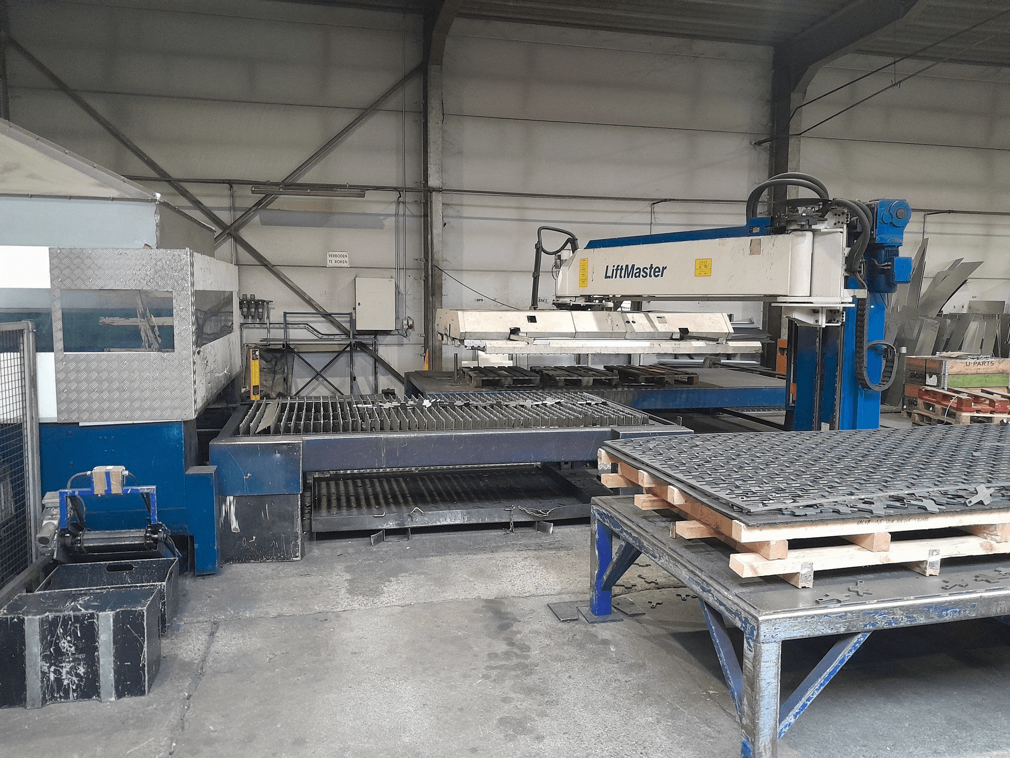 Vista Frontal da Trumpf TruLaser 3030+ Liftmaster máquina