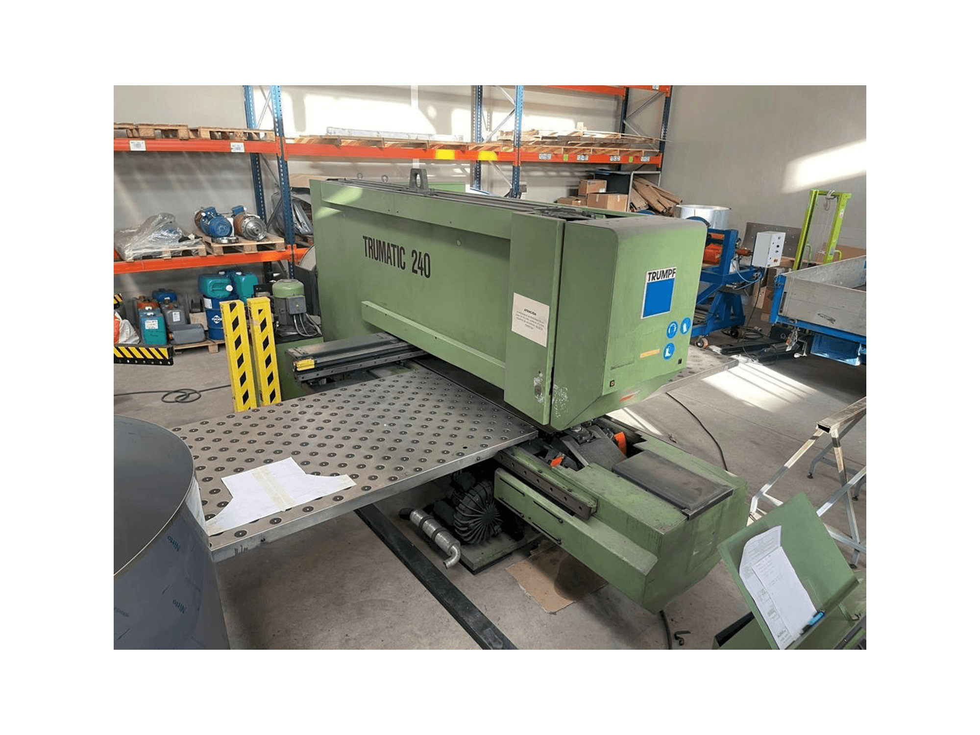 Vista Frontal da Trumpf TRUMATIC 240 máquina