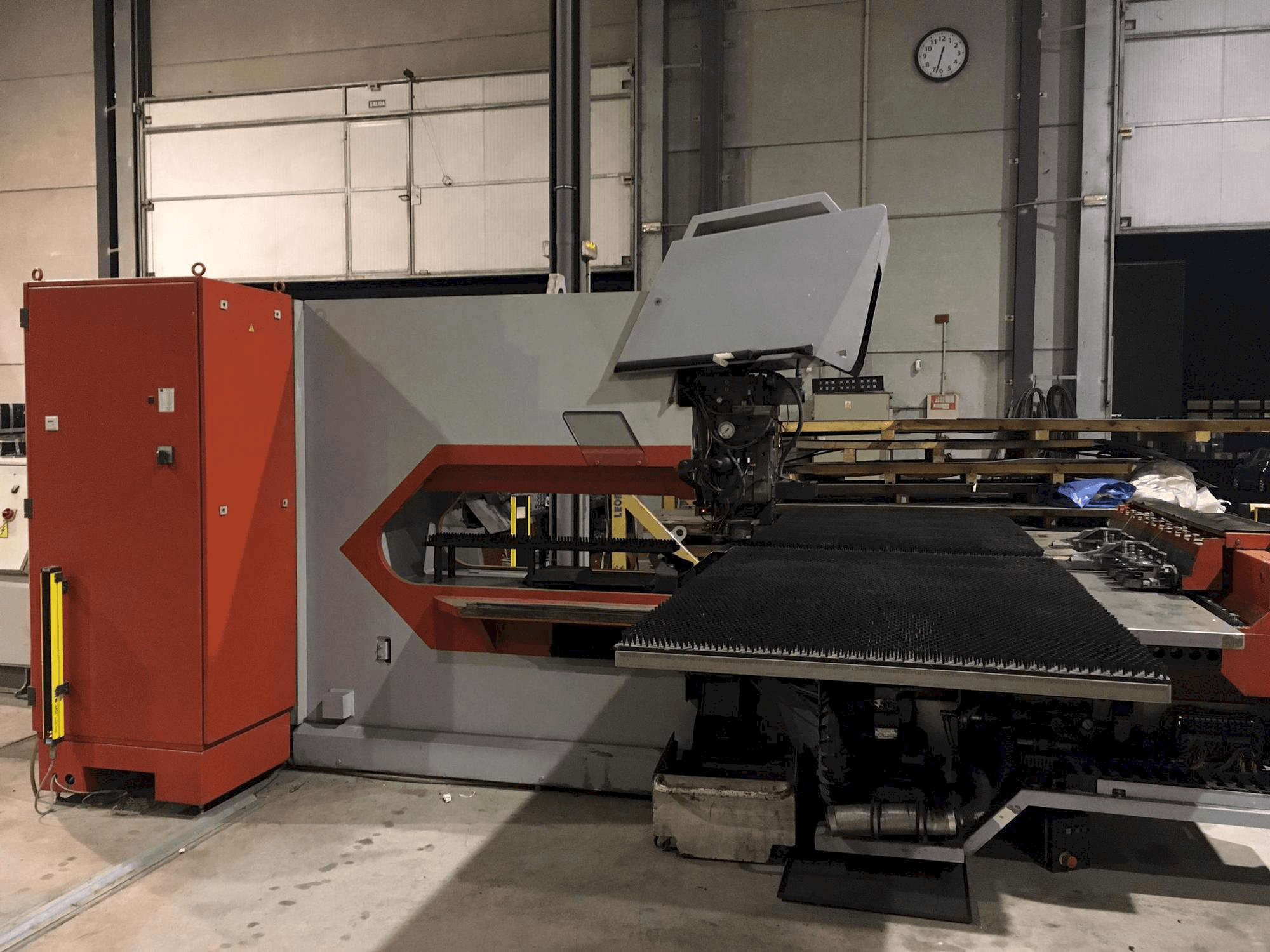 Vista Frontal da Trumpf Trumatic 2000 R máquina