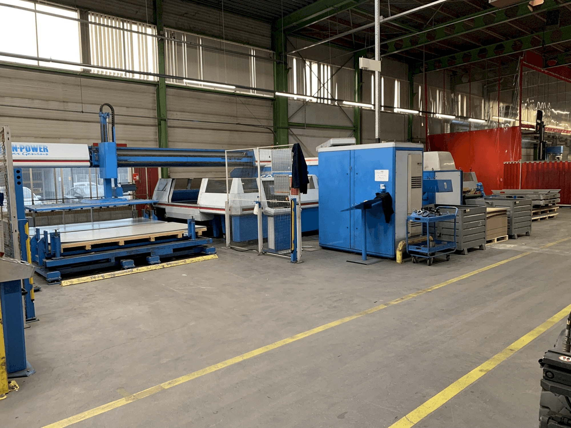 Vista Frontal da Finn-Power TRS6 SU máquina