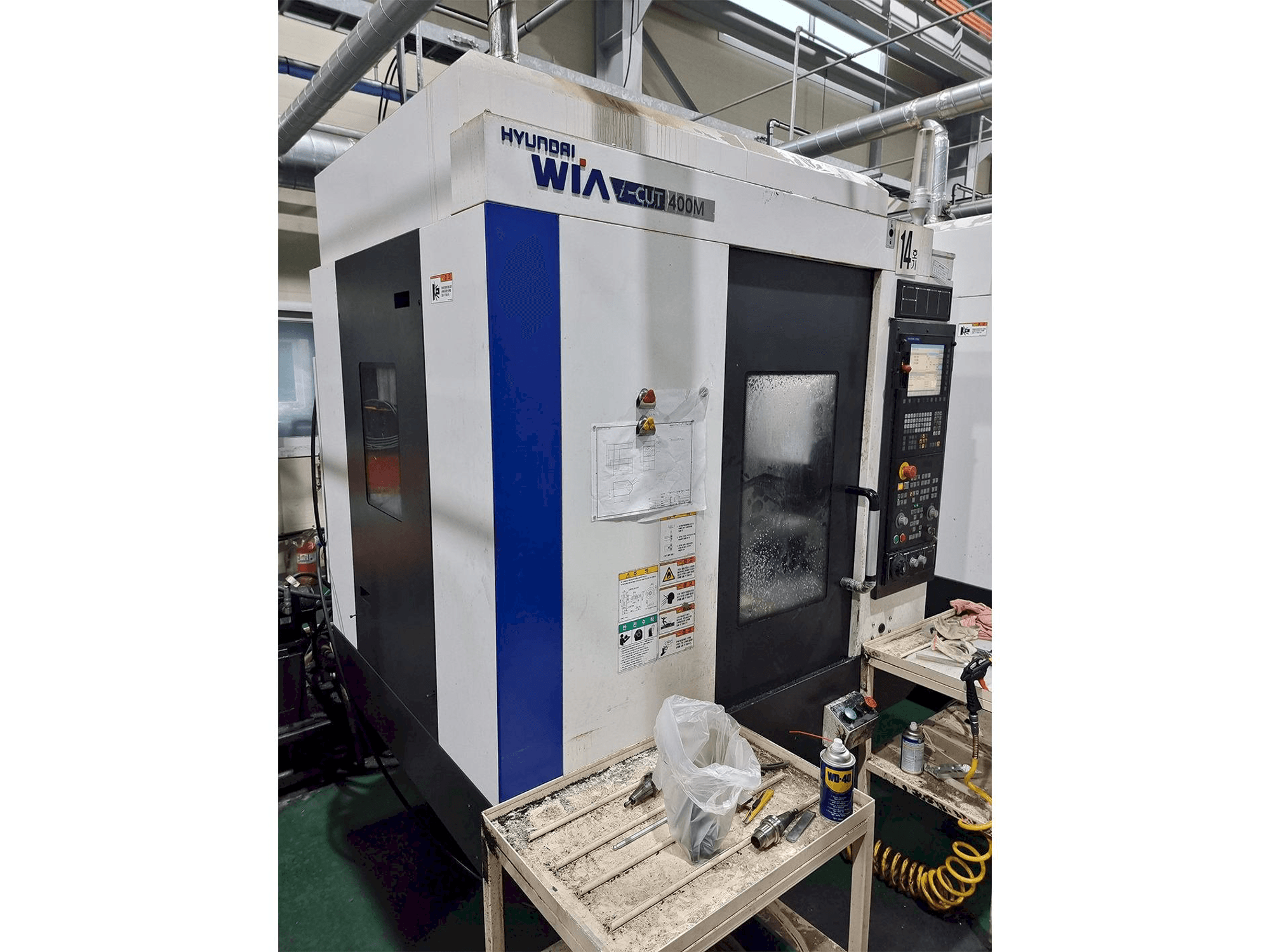 Vista Frontal da Hyundai Wia i-CUT400M máquina