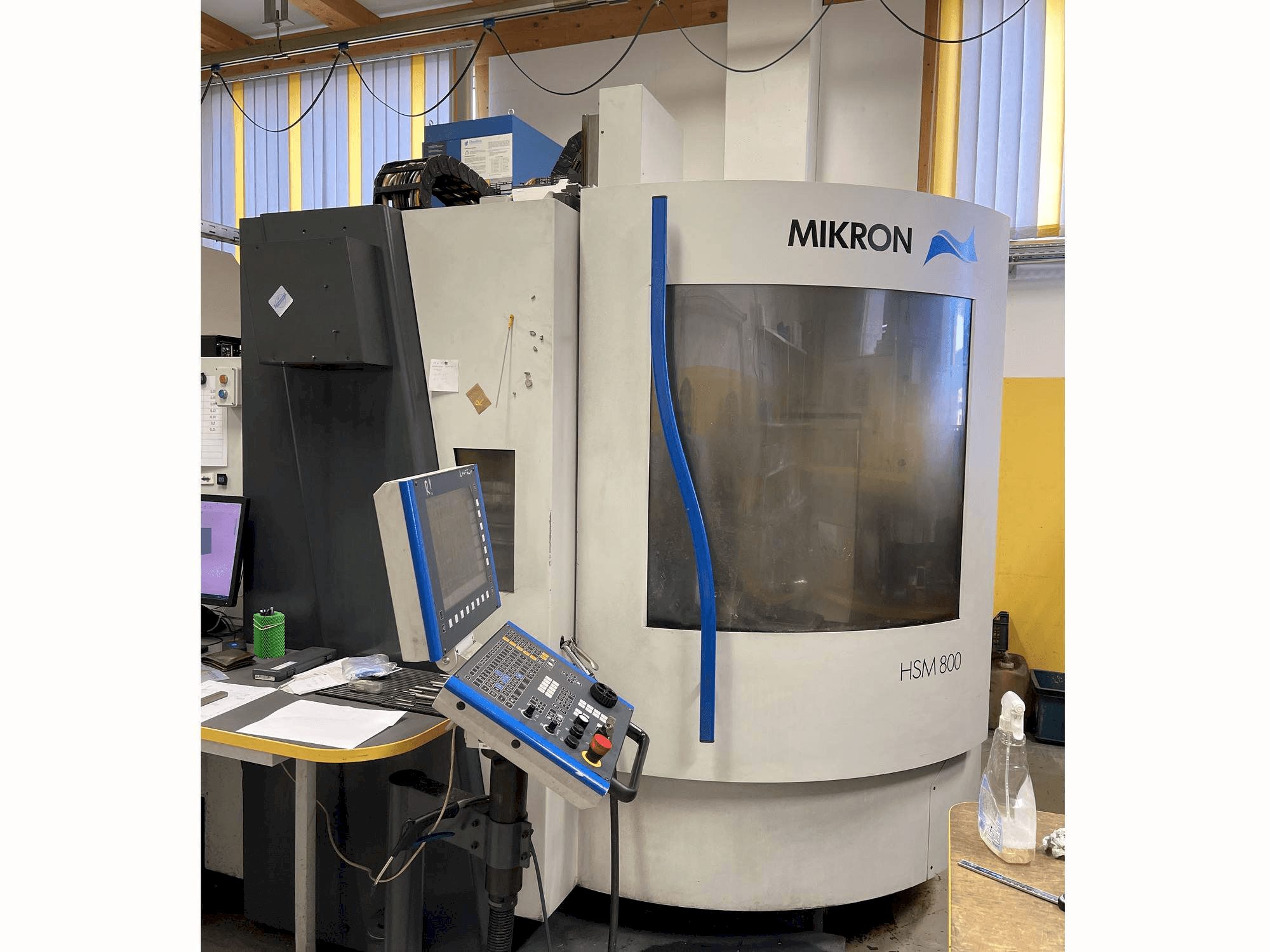 Vista Frontal da MIKRON HSM800 máquina