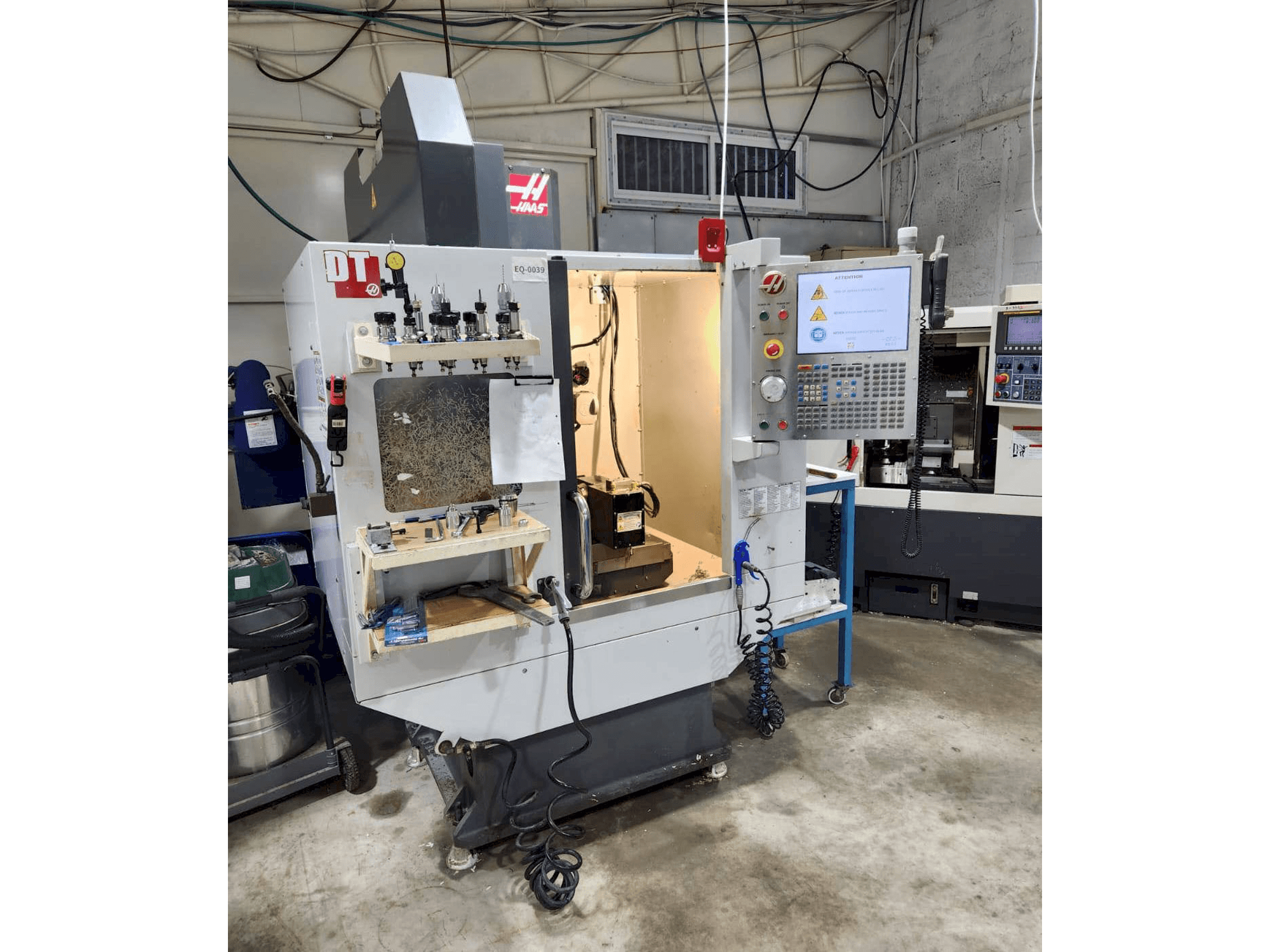 Vista Frontal da HAAS DT-1 máquina