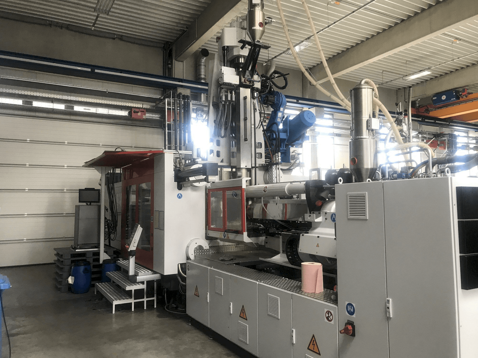 Vista Frontal da FERROMATIK MILACRON MM 800 MSW máquina