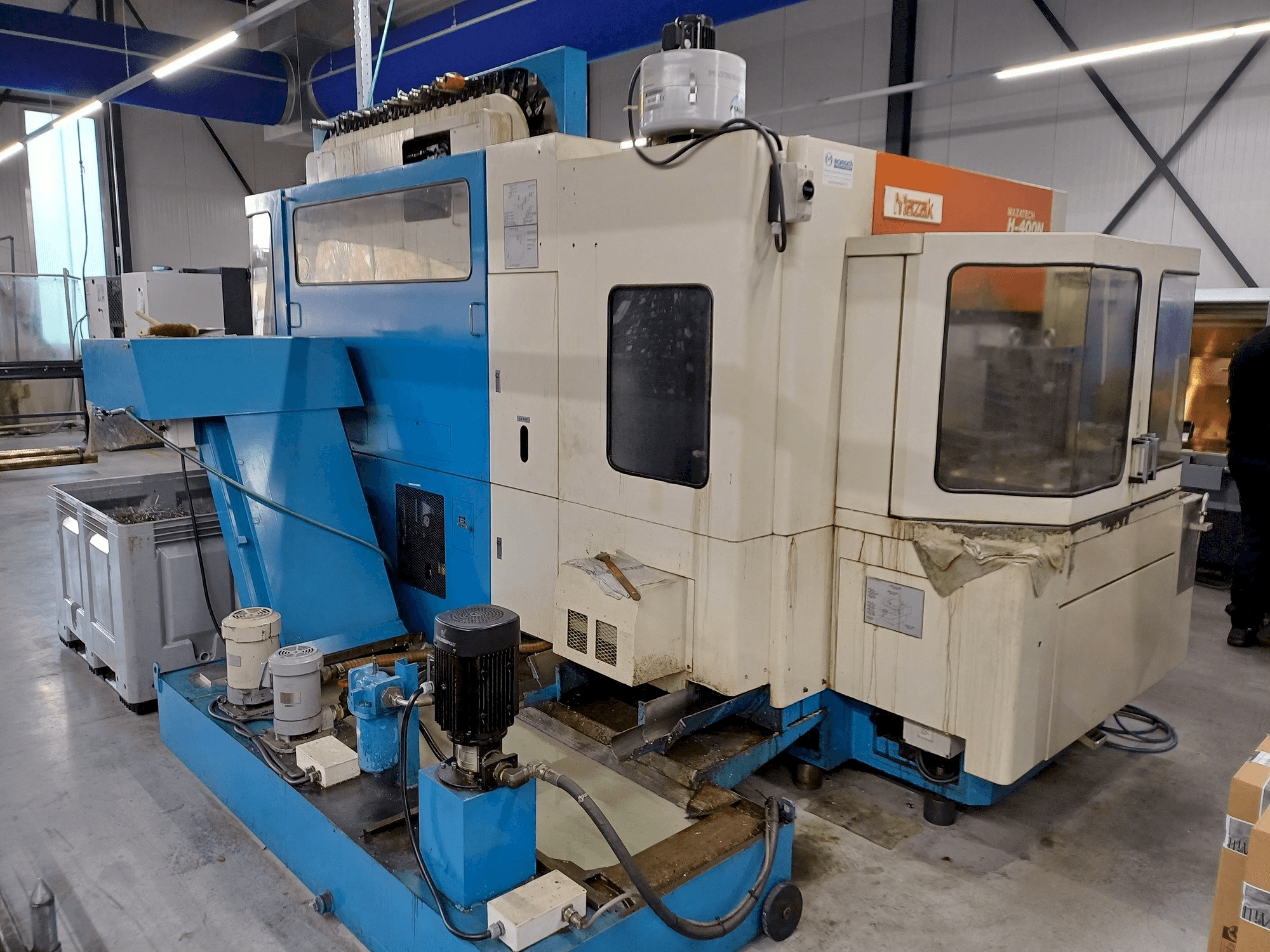 Vista Frontal da Mazak H400N máquina