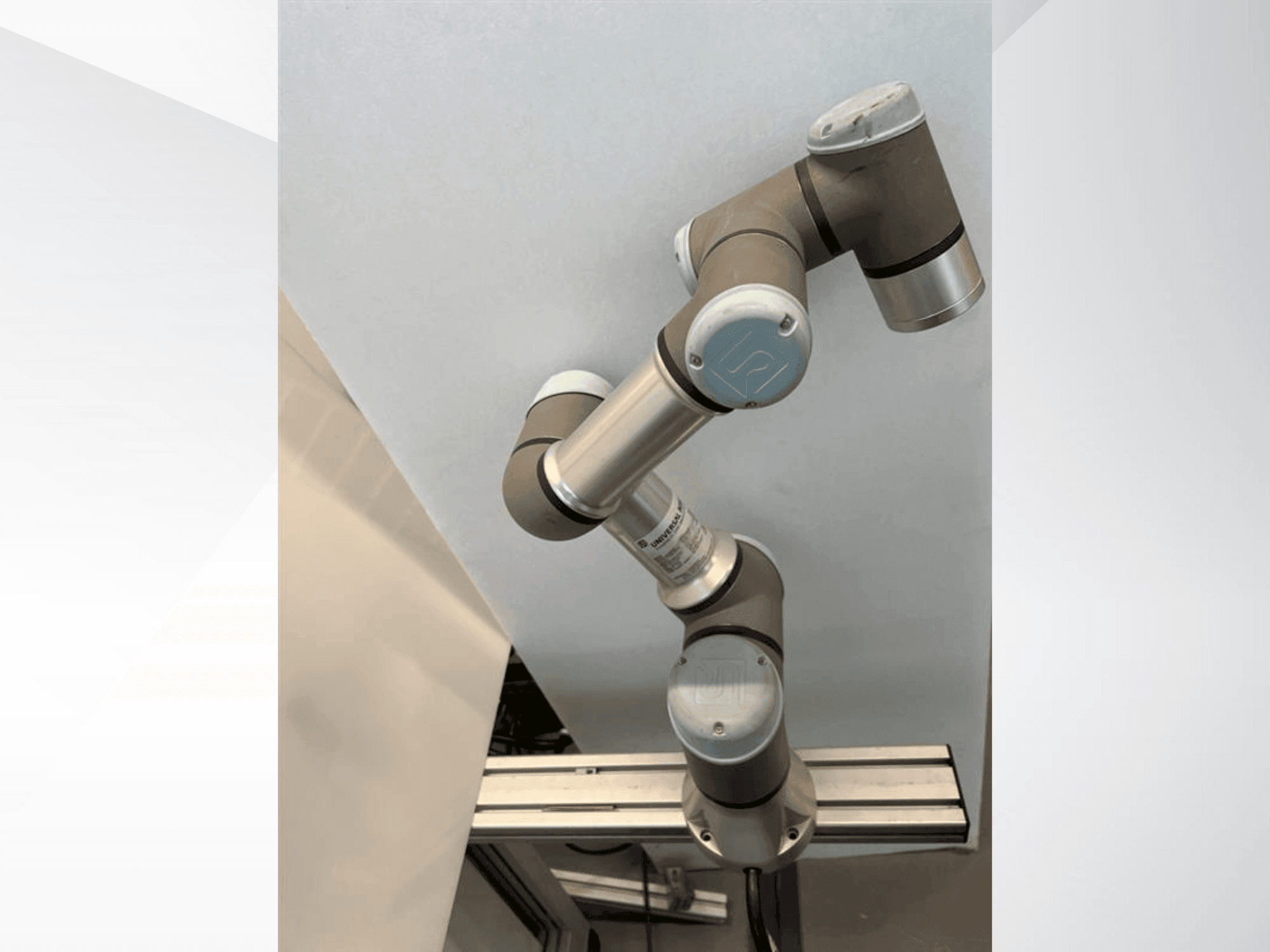 Vista Frontal da Universal Robots UR-3e máquina