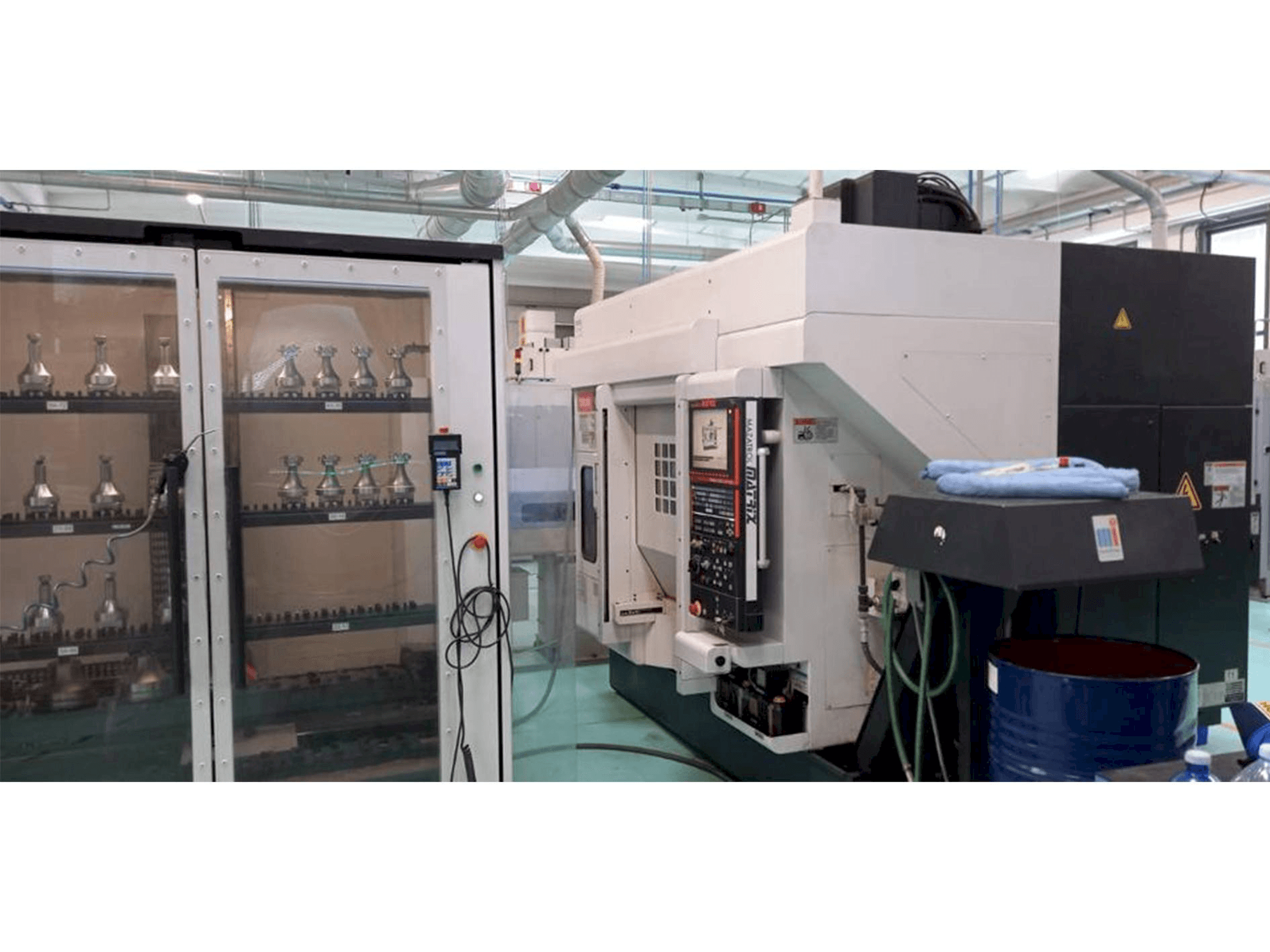 Vista Frontal da Mazak Variaxis 500-5X II máquina