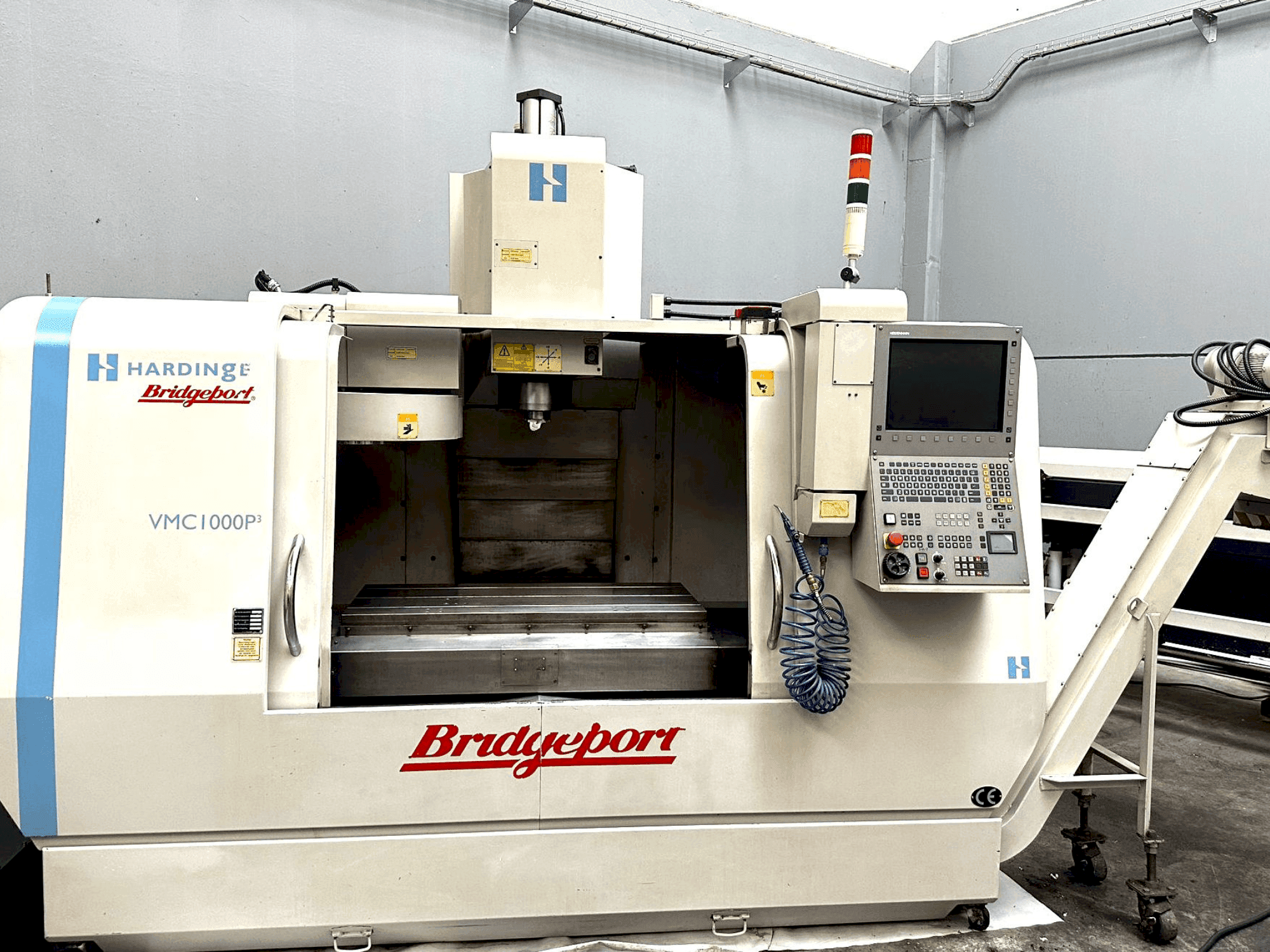 Vista Frontal da Bridgeport VMC 1000 P3 (2005) máquina