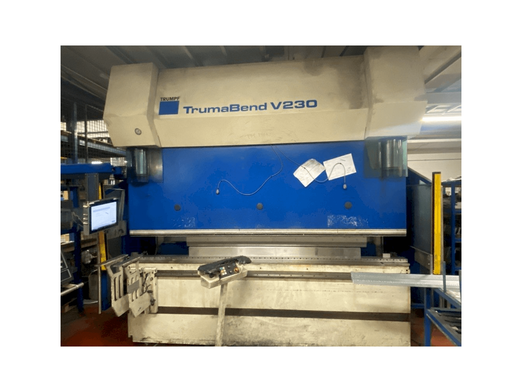 Vista Frontal da Trumpf TrumaBend V230 máquina