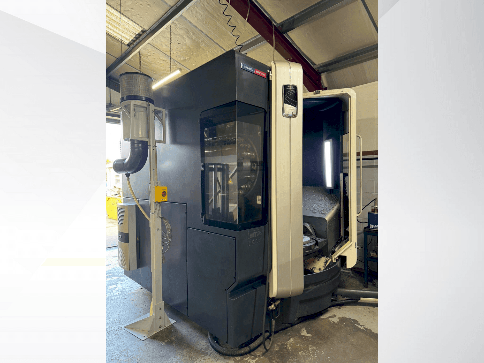 Vista Frontal da DMG MORI DMU 75 Monoblock máquina