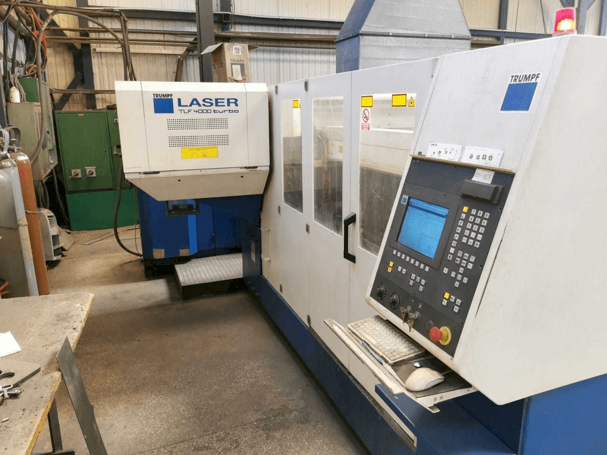 Vista Frontal da Trumpf L4030 máquina