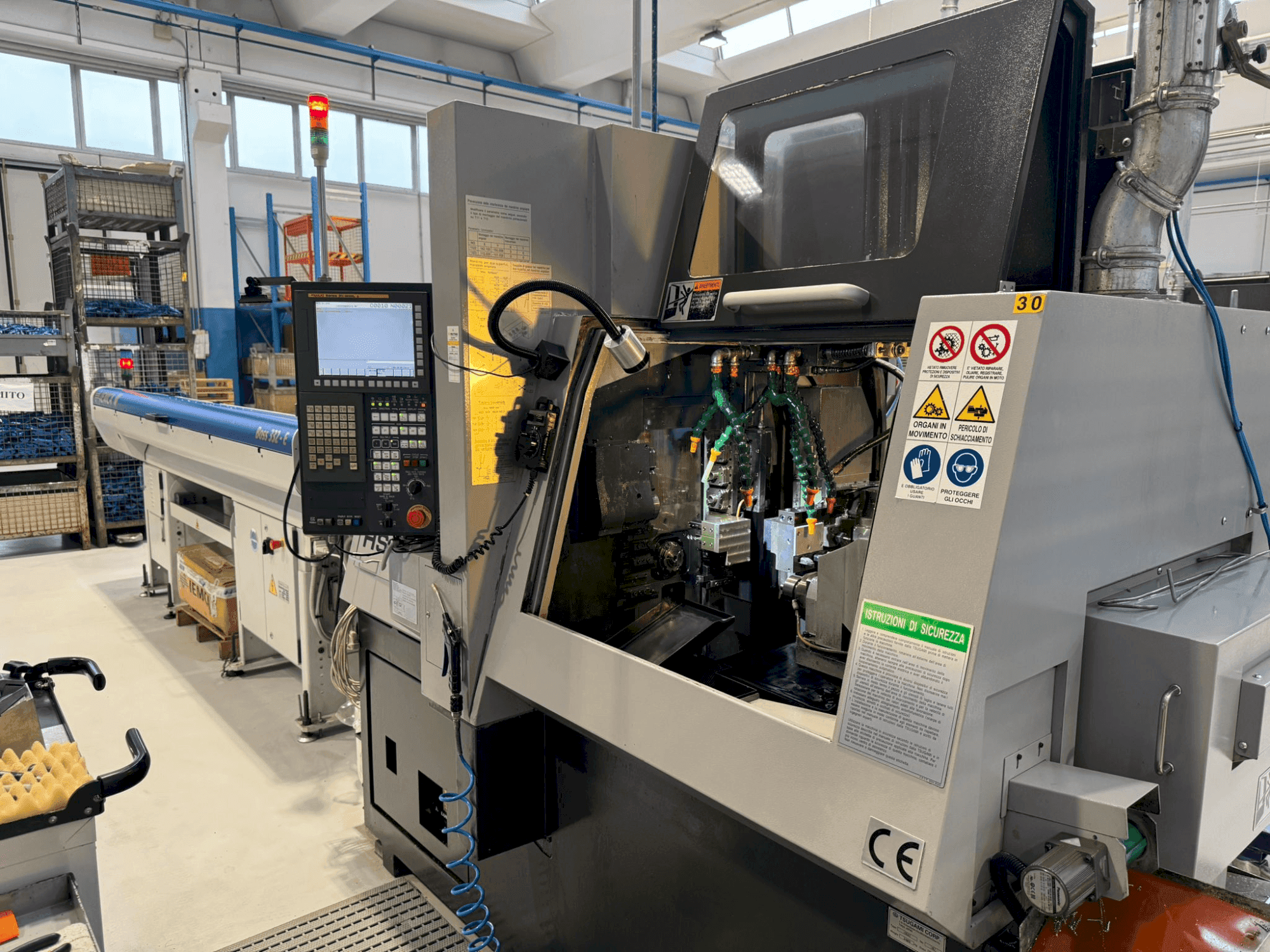 Vista Frontal da TSUGAMI HS32 máquina